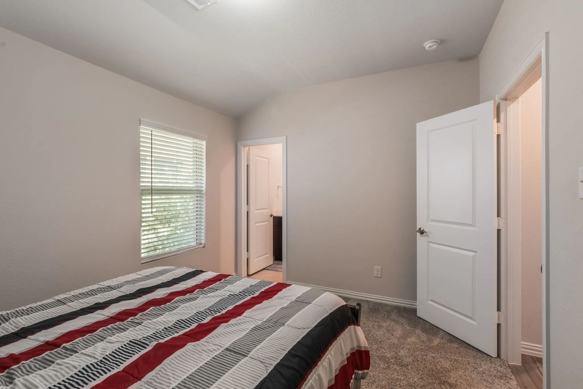 Single Family Residence For Sale in Denton County , 1805 Gold Mine Trail, Aubrey, Texas 76227, 4 Bedroom, 3 Bathroom, 2 Garage spaces, 2,270 Sqft, built in 2020, mls#21364431, Real Estate Agent in Aubrey, Homes For Sale in Denton county, Homes For Sale in Aubrey, Realtor in Aubrey Texas, Real Estate Brokerage Independent Realty Texas, Luminita Cordes Realtor