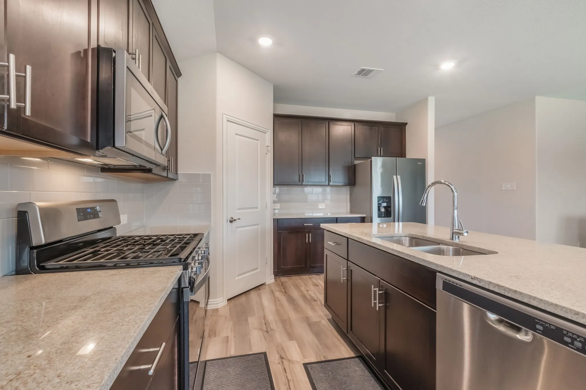 Single Family Residence For Sale in Denton County , 1805 Gold Mine Trail, Aubrey, Texas 76227, 4 Bedroom, 3 Bathroom, 2 Garage spaces, 2,270 Sqft, built in 2020, mls#21364431, Real Estate Agent in Aubrey, Homes For Sale in Denton county, Homes For Sale in Aubrey, Realtor in Aubrey Texas, Real Estate Brokerage Independent Realty Texas, Luminita Cordes Realtor