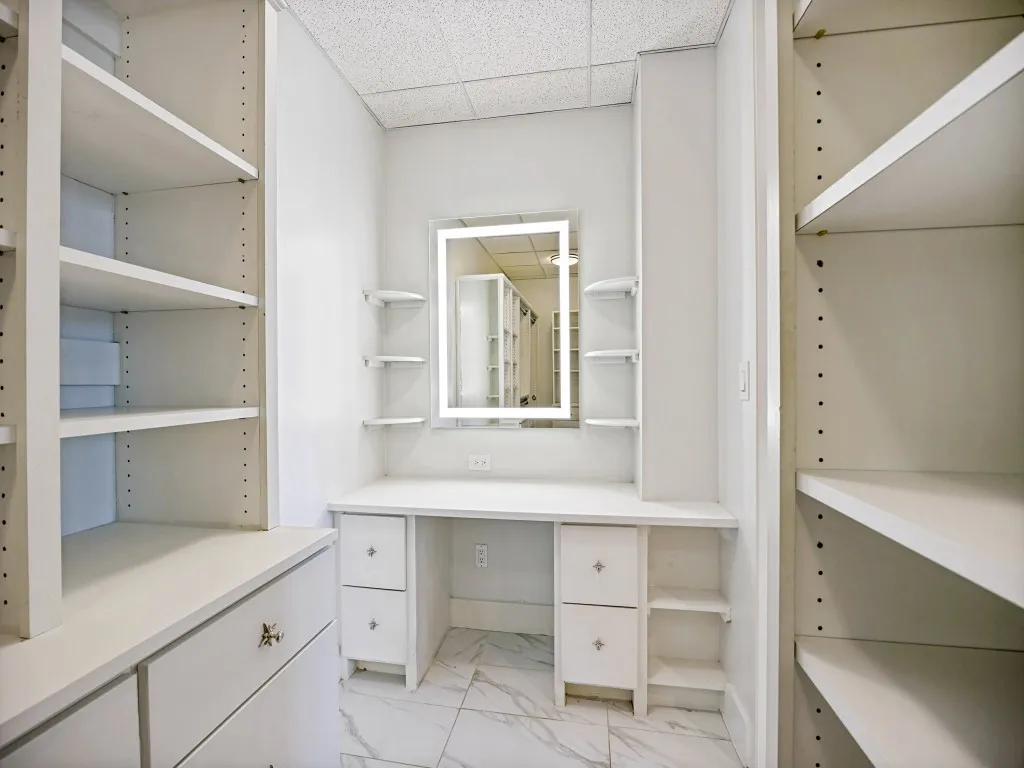 Condominium For Rent in Dallas County , 2900 Mc Kinnon Street 2301, Dallas, Texas 75201, 3 Bedroom, 4 Bathroom, 4 Garage spaces, 2,607 Sqft, built in 2005, Price $15,500, mls#21364068, Real Estate Agent in Dallas, Homes For Rent in Dallas county, Homes For Rent in Dallas, Realtor in Dallas Texas, Real Estate Brokerage Independent Realty Texas, Luminita Cordes Realtor