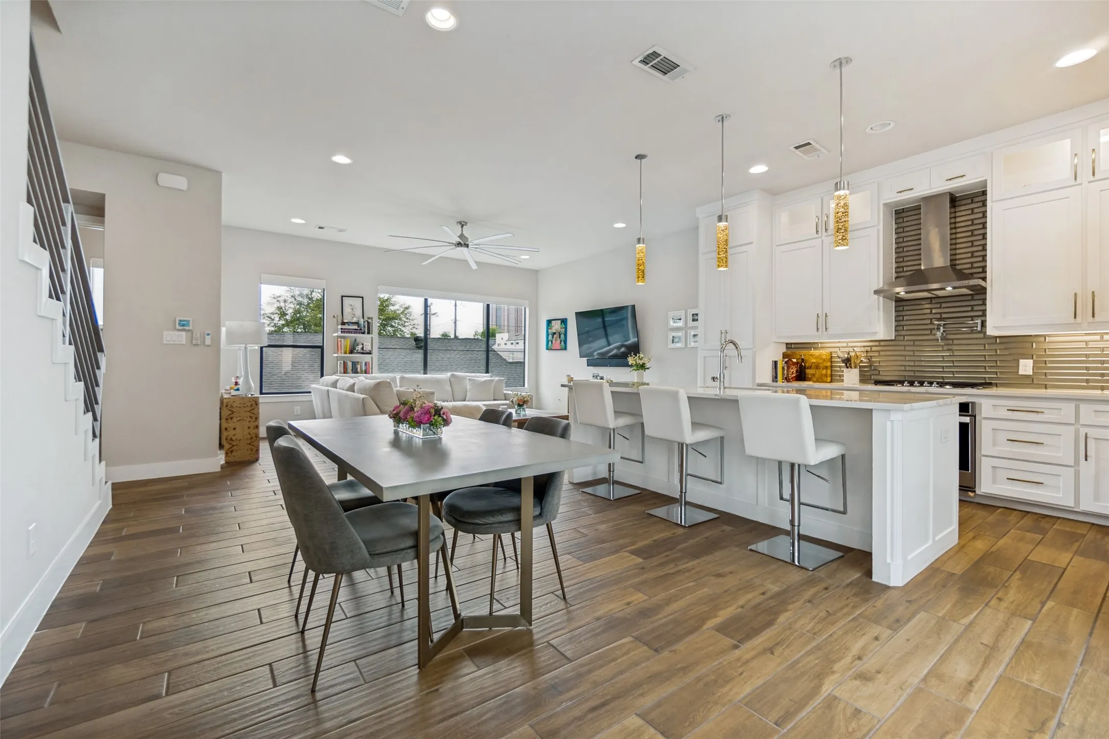 Condominium For Sale in Dallas County , 4522 Deere Street 102, Dallas, Texas 75204, 2 Bedroom, 3 Bathroom, 2 Garage spaces, 2,013 Sqft, built in 2017, mls#21363800, Real Estate Agent in Dallas, Homes For Sale in Dallas county, Homes For Sale in Dallas, Realtor in Dallas Texas, Real Estate Brokerage Independent Realty Texas, Luminita Cordes Realtor