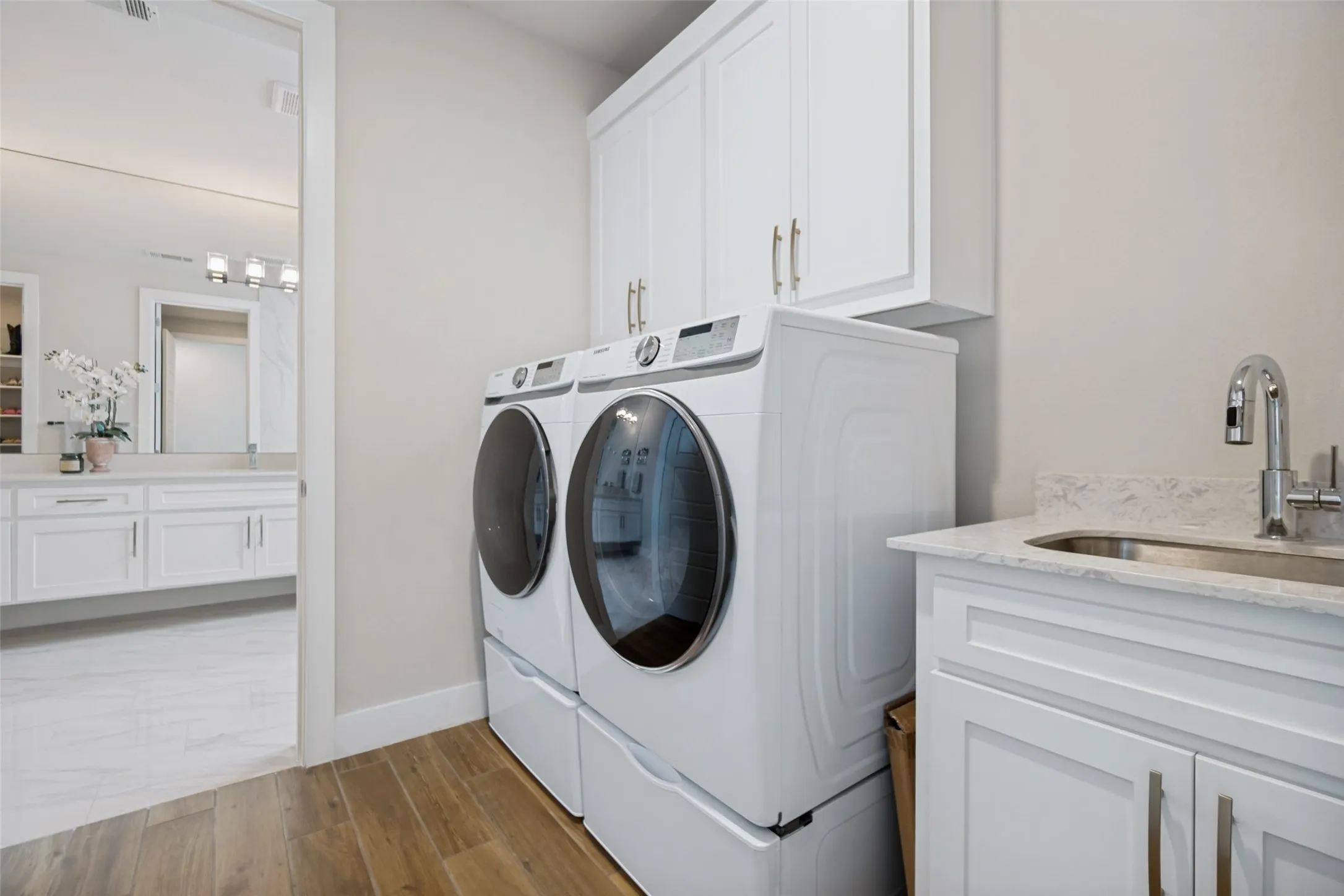 Condominium For Sale in Dallas County , 4522 Deere Street 102, Dallas, Texas 75204, 2 Bedroom, 3 Bathroom, 2 Garage spaces, 2,013 Sqft, built in 2017, mls#21363800, Real Estate Agent in Dallas, Homes For Sale in Dallas county, Homes For Sale in Dallas, Realtor in Dallas Texas, Real Estate Brokerage Independent Realty Texas, Luminita Cordes Realtor