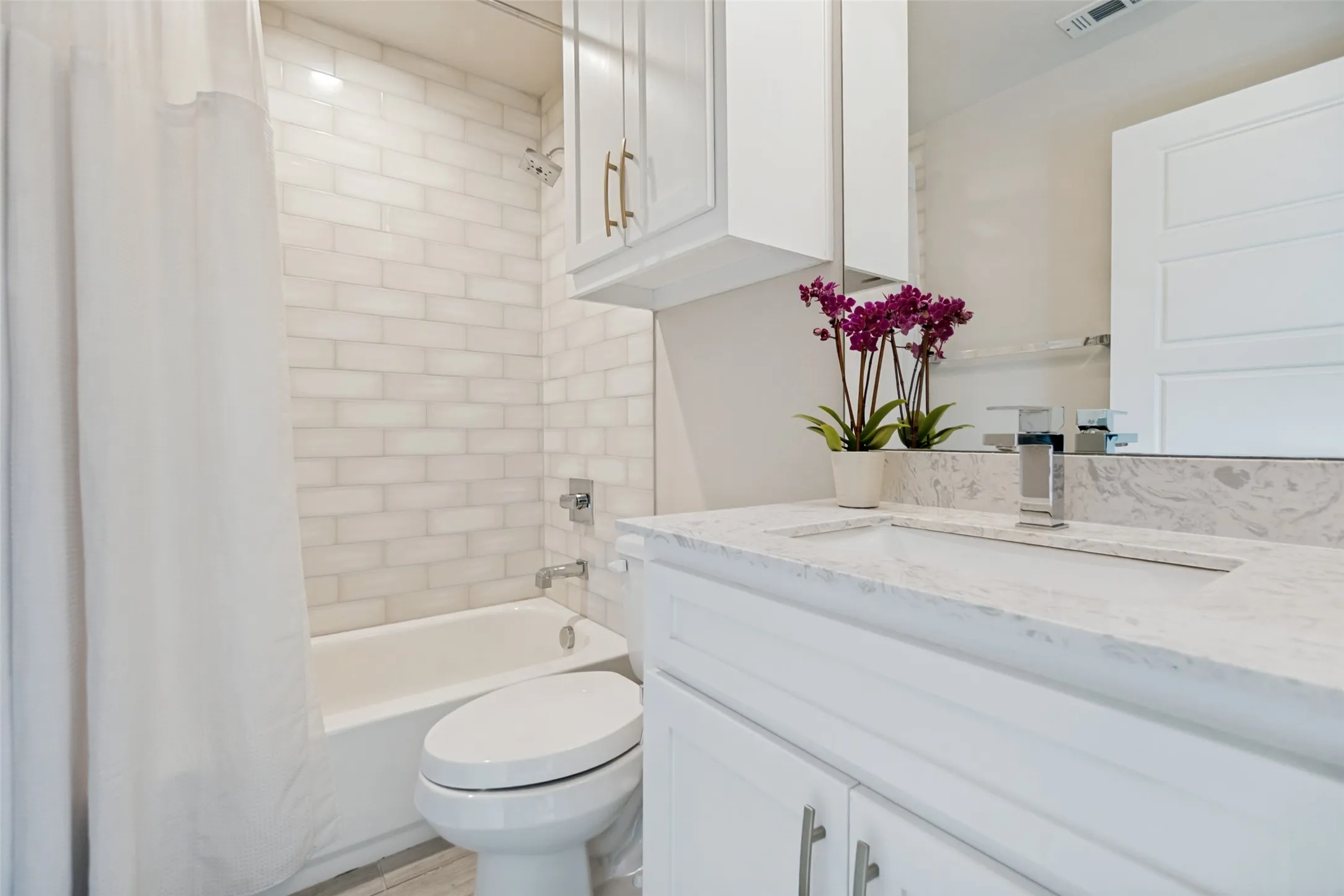 Condominium For Sale in Dallas County , 4522 Deere Street 102, Dallas, Texas 75204, 2 Bedroom, 3 Bathroom, 2 Garage spaces, 2,013 Sqft, built in 2017, mls#21363800, Real Estate Agent in Dallas, Homes For Sale in Dallas county, Homes For Sale in Dallas, Realtor in Dallas Texas, Real Estate Brokerage Independent Realty Texas, Luminita Cordes Realtor