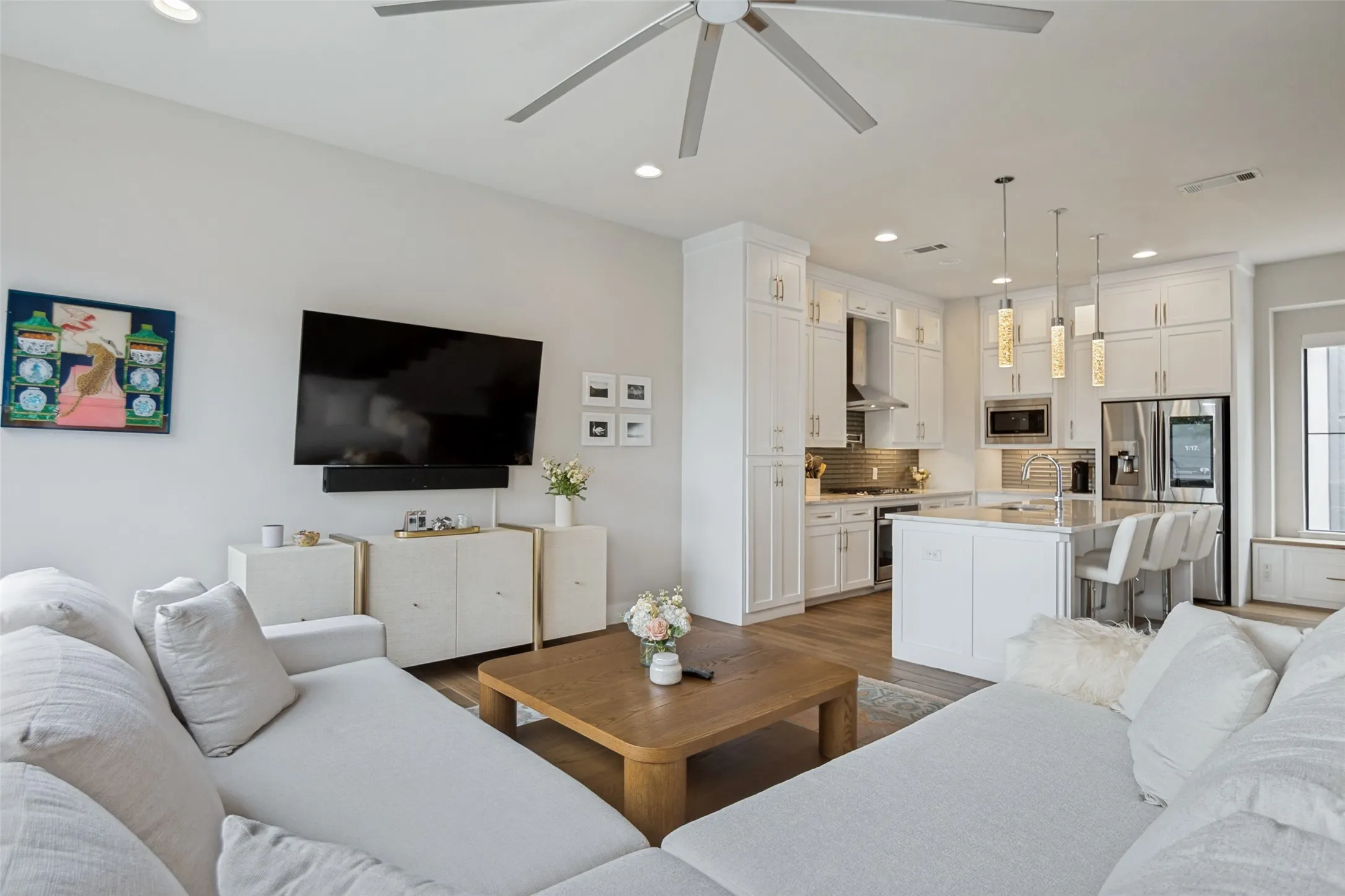 Condominium For Sale in Dallas County , 4522 Deere Street 102, Dallas, Texas 75204, 2 Bedroom, 3 Bathroom, 2 Garage spaces, 2,013 Sqft, built in 2017, mls#21363800, Real Estate Agent in Dallas, Homes For Sale in Dallas county, Homes For Sale in Dallas, Realtor in Dallas Texas, Real Estate Brokerage Independent Realty Texas, Luminita Cordes Realtor