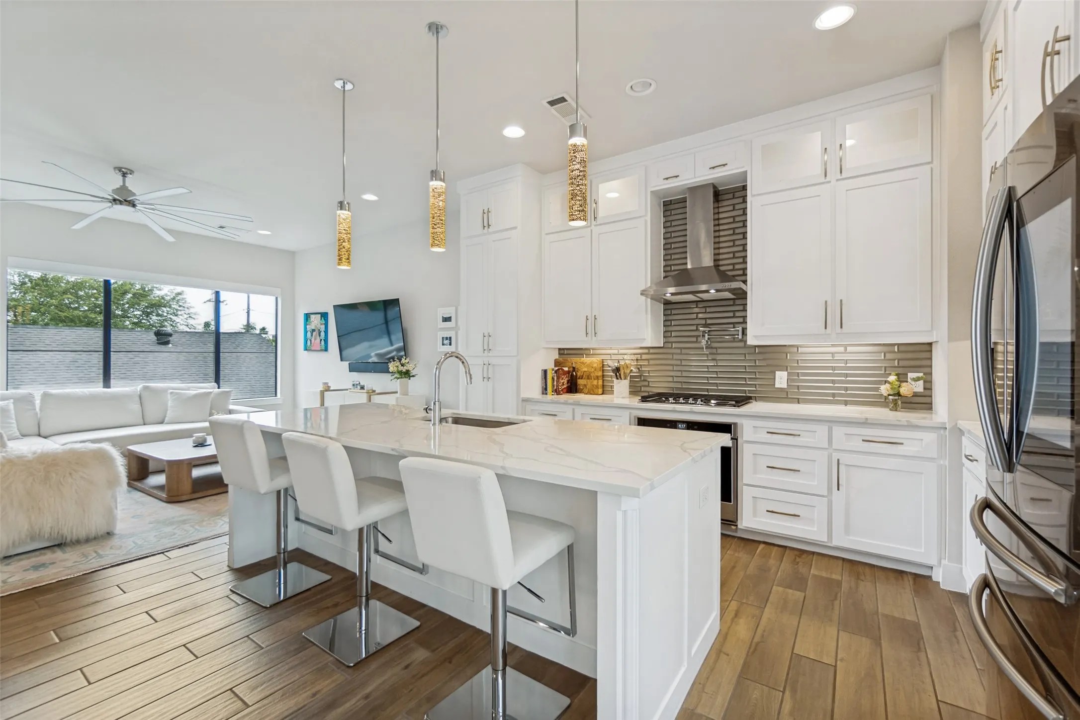 Condominium For Sale in Dallas County , 4522 Deere Street 102, Dallas, Texas 75204, 2 Bedroom, 3 Bathroom, 2 Garage spaces, 2,013 Sqft, built in 2017, mls#21363800, Real Estate Agent in Dallas, Homes For Sale in Dallas county, Homes For Sale in Dallas, Realtor in Dallas Texas, Real Estate Brokerage Independent Realty Texas, Luminita Cordes Realtor