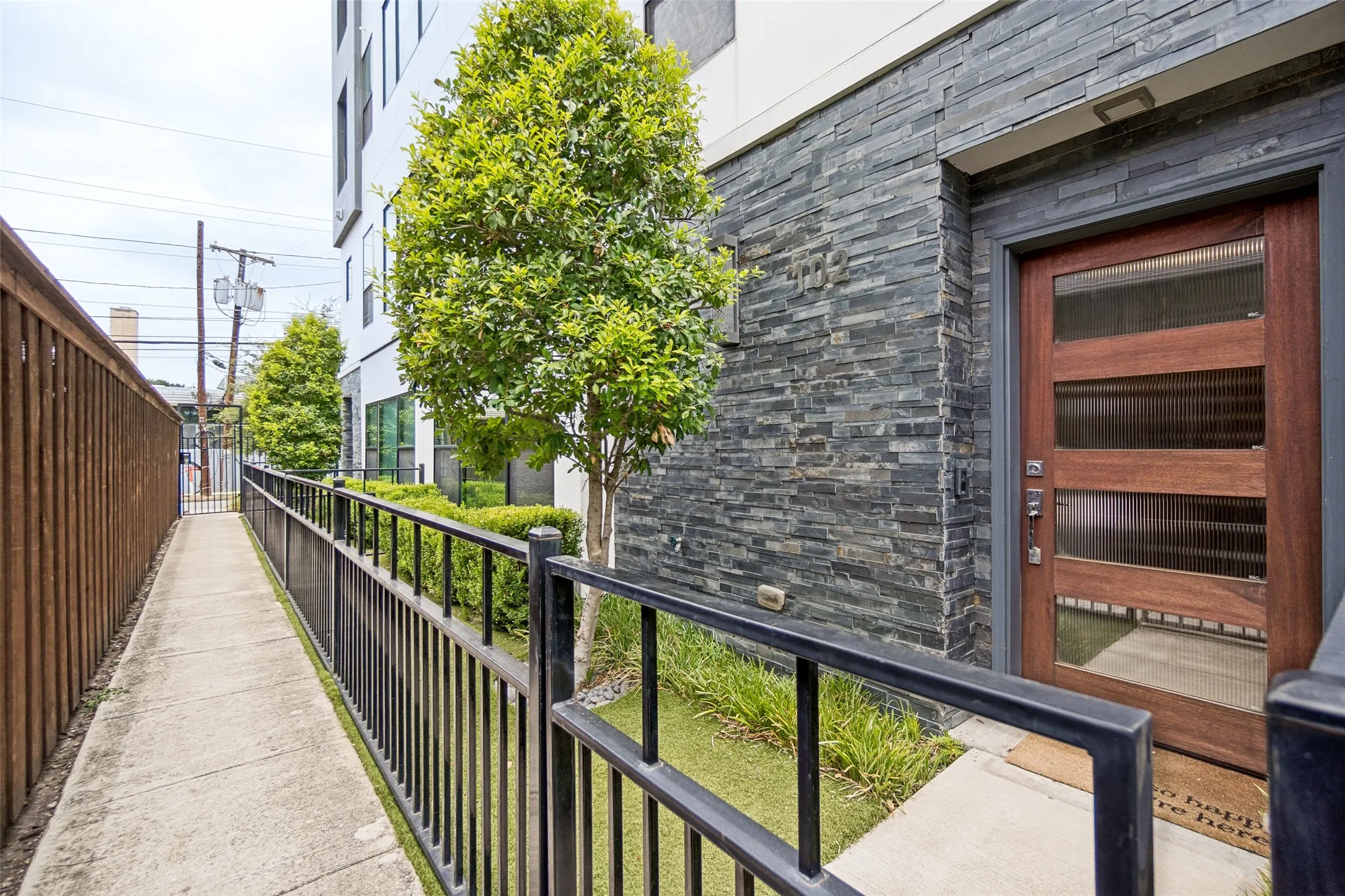 Condominium For Sale in Dallas County , 4522 Deere Street 102, Dallas, Texas 75204, 2 Bedroom, 3 Bathroom, 2 Garage spaces, 2,013 Sqft, built in 2017, mls#21363800, Real Estate Agent in Dallas, Homes For Sale in Dallas county, Homes For Sale in Dallas, Realtor in Dallas Texas, Real Estate Brokerage Independent Realty Texas, Luminita Cordes Realtor