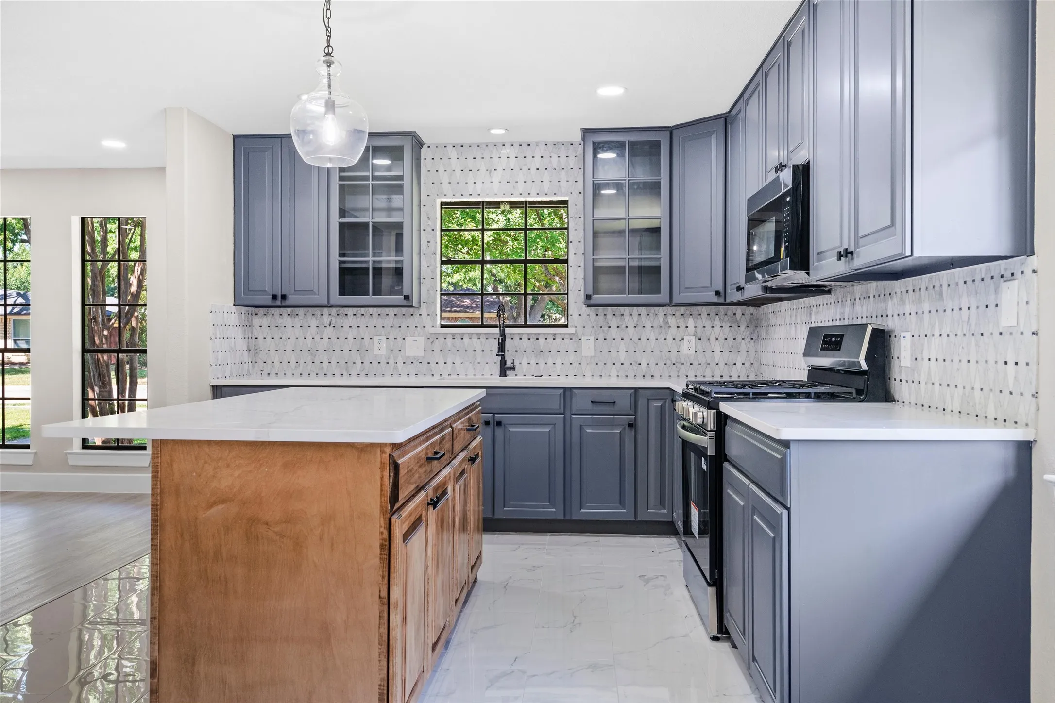 Single Family Residence For Sale in Collin County , 2208 Newcastle Circle, Plano, Texas 75075, 3 Bedroom, 2 Bathroom, 2 Garage spaces, 1,874 Sqft, built in 1976, mls#21362448, Real Estate Agent in Plano, Homes For Sale in Collin county, Homes For Sale in Plano, Realtor in Plano Texas, Real Estate Brokerage Independent Realty Texas, Luminita Cordes Realtor