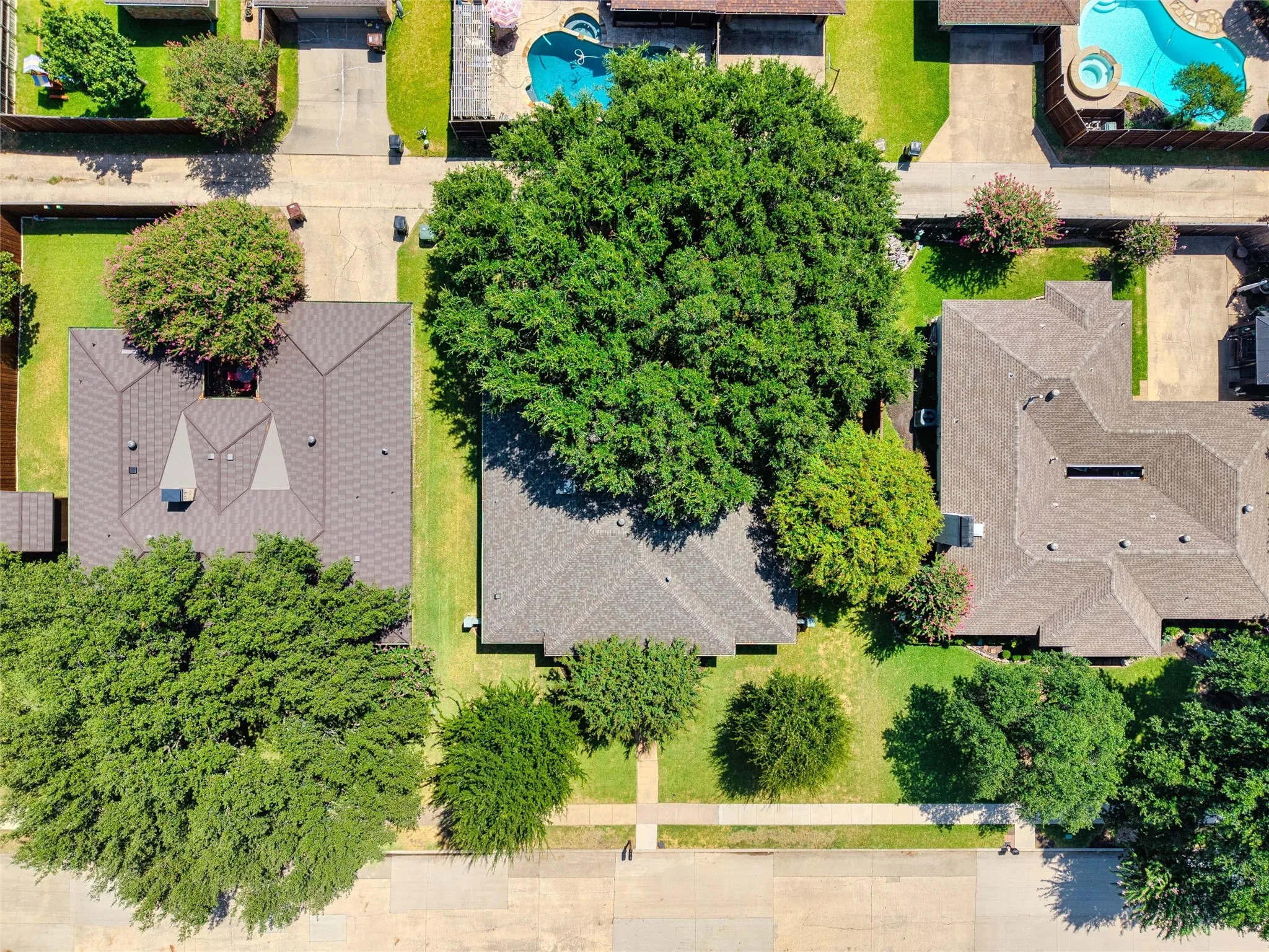 Single Family Residence For Sale in Collin County , 2208 Newcastle Circle, Plano, Texas 75075, 3 Bedroom, 2 Bathroom, 2 Garage spaces, 1,874 Sqft, built in 1976, mls#21362448, Real Estate Agent in Plano, Homes For Sale in Collin county, Homes For Sale in Plano, Realtor in Plano Texas, Real Estate Brokerage Independent Realty Texas, Luminita Cordes Realtor