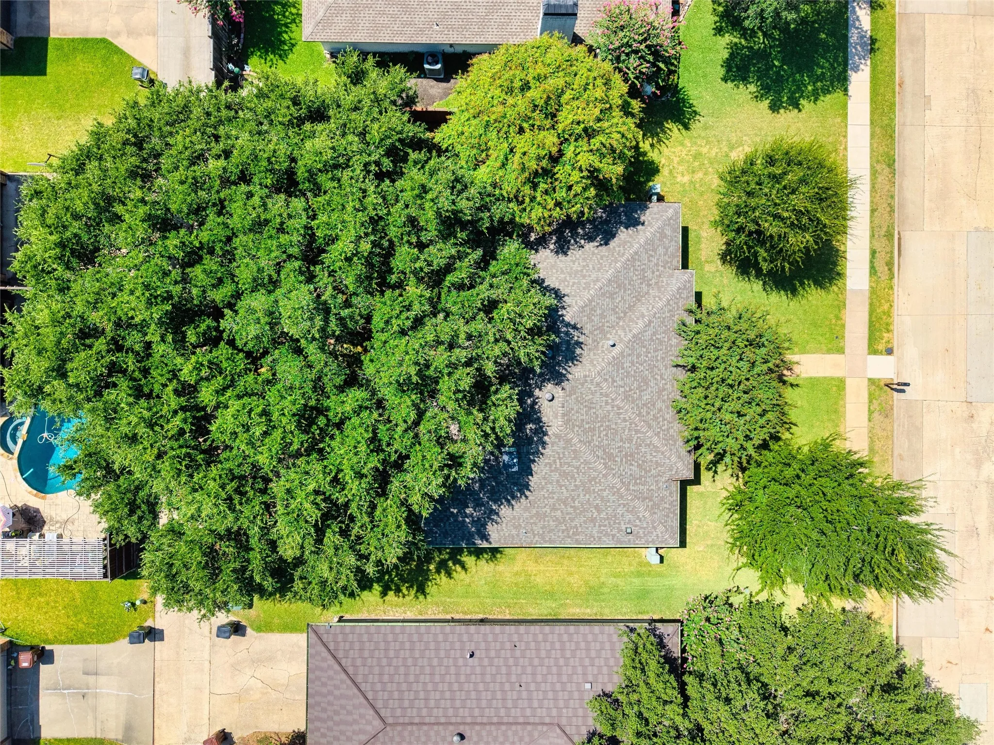 Single Family Residence For Sale in Collin County , 2208 Newcastle Circle, Plano, Texas 75075, 3 Bedroom, 2 Bathroom, 2 Garage spaces, 1,874 Sqft, built in 1976, mls#21362448, Real Estate Agent in Plano, Homes For Sale in Collin county, Homes For Sale in Plano, Realtor in Plano Texas, Real Estate Brokerage Independent Realty Texas, Luminita Cordes Realtor