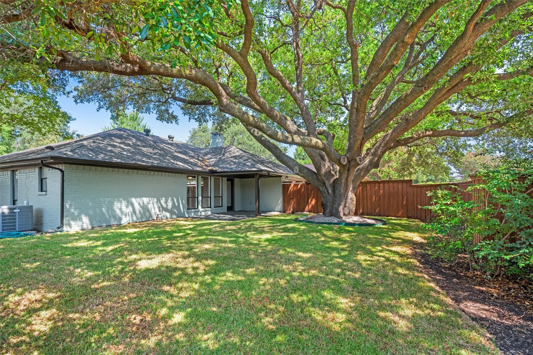 Single Family Residence For Sale in Collin County , 2208 Newcastle Circle, Plano, Texas 75075, 3 Bedroom, 2 Bathroom, 2 Garage spaces, 1,874 Sqft, built in 1976, mls#21362448, Real Estate Agent in Plano, Homes For Sale in Collin county, Homes For Sale in Plano, Realtor in Plano Texas, Real Estate Brokerage Independent Realty Texas, Luminita Cordes Realtor
