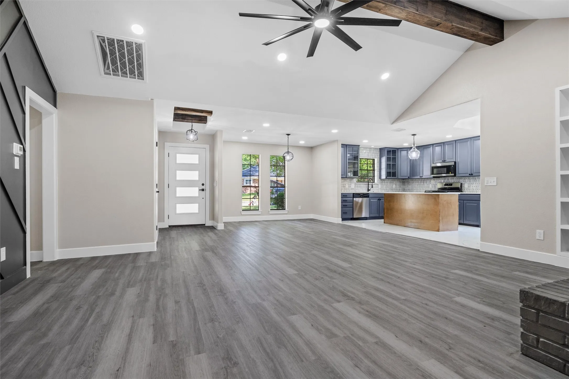 Single Family Residence For Sale in Collin County , 2208 Newcastle Circle, Plano, Texas 75075, 3 Bedroom, 2 Bathroom, 2 Garage spaces, 1,874 Sqft, built in 1976, mls#21362448, Real Estate Agent in Plano, Homes For Sale in Collin county, Homes For Sale in Plano, Realtor in Plano Texas, Real Estate Brokerage Independent Realty Texas, Luminita Cordes Realtor