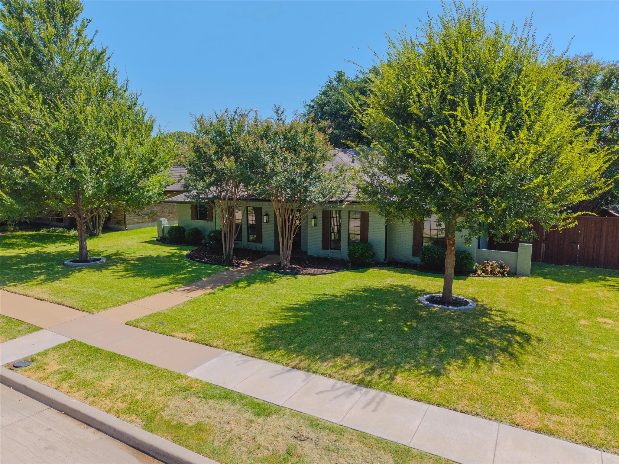 Single Family Residence For Sale in Collin County , 2208 Newcastle Circle, Plano, Texas 75075, 3 Bedroom, 2 Bathroom, 2 Garage spaces, 1,874 Sqft, built in 1976, mls#21362448, Real Estate Agent in Plano, Homes For Sale in Collin county, Homes For Sale in Plano, Realtor in Plano Texas, Real Estate Brokerage Independent Realty Texas, Luminita Cordes Realtor