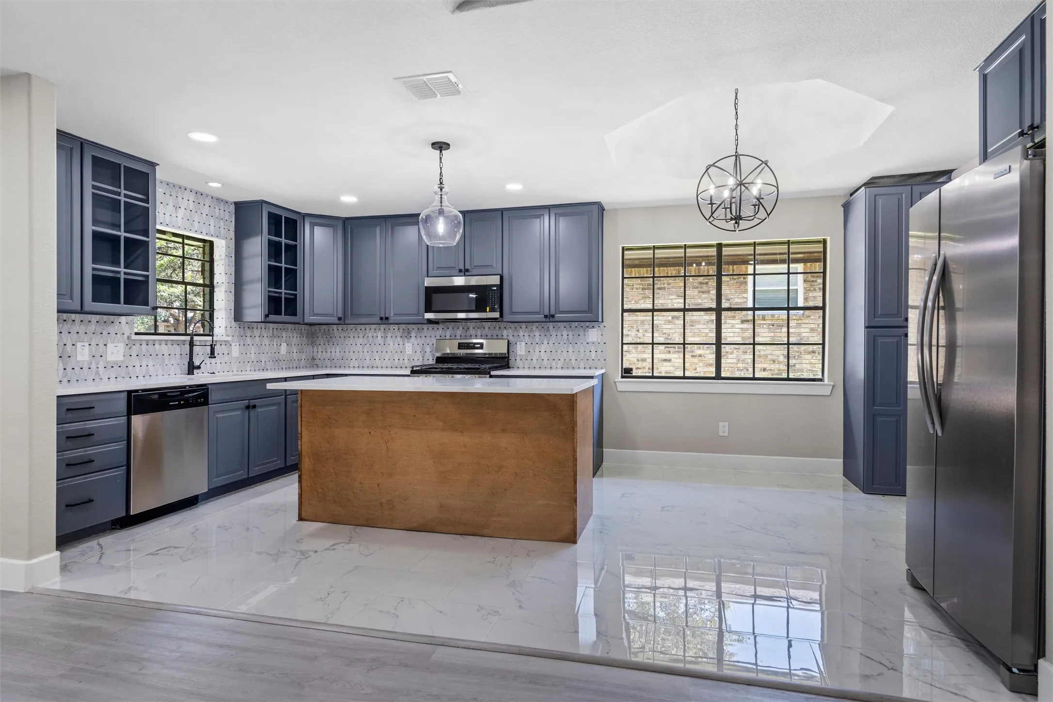 Single Family Residence For Sale in Collin County , 2208 Newcastle Circle, Plano, Texas 75075, 3 Bedroom, 2 Bathroom, 2 Garage spaces, 1,874 Sqft, built in 1976, mls#21362448, Real Estate Agent in Plano, Homes For Sale in Collin county, Homes For Sale in Plano, Realtor in Plano Texas, Real Estate Brokerage Independent Realty Texas, Luminita Cordes Realtor