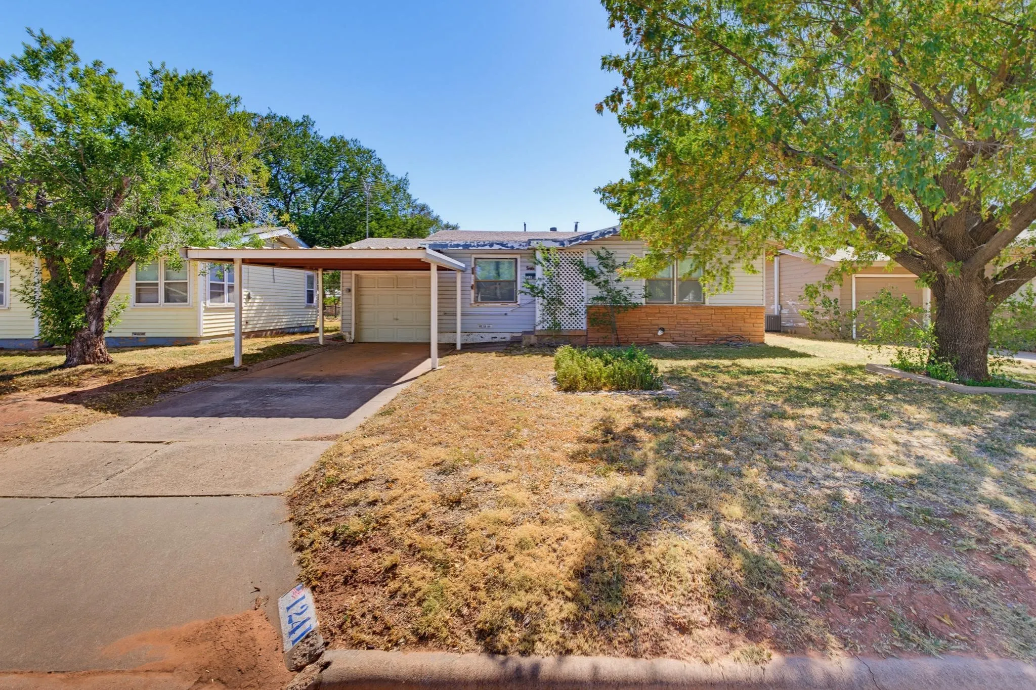 Single Family Residence For Sale in Taylor County , 1241 S La Salle Drive, Abilene, Texas 79605, 2 Bedroom, 1 Bathroom, Garage spaces, 754 Sqft, built in 1953, mls#21364397, Real Estate Agent in Abilene, Homes For Sale in Taylor county, Homes For Sale in Abilene, Realtor in Abilene Texas, Real Estate Brokerage Independent Realty Texas, Luminita Cordes Realtor