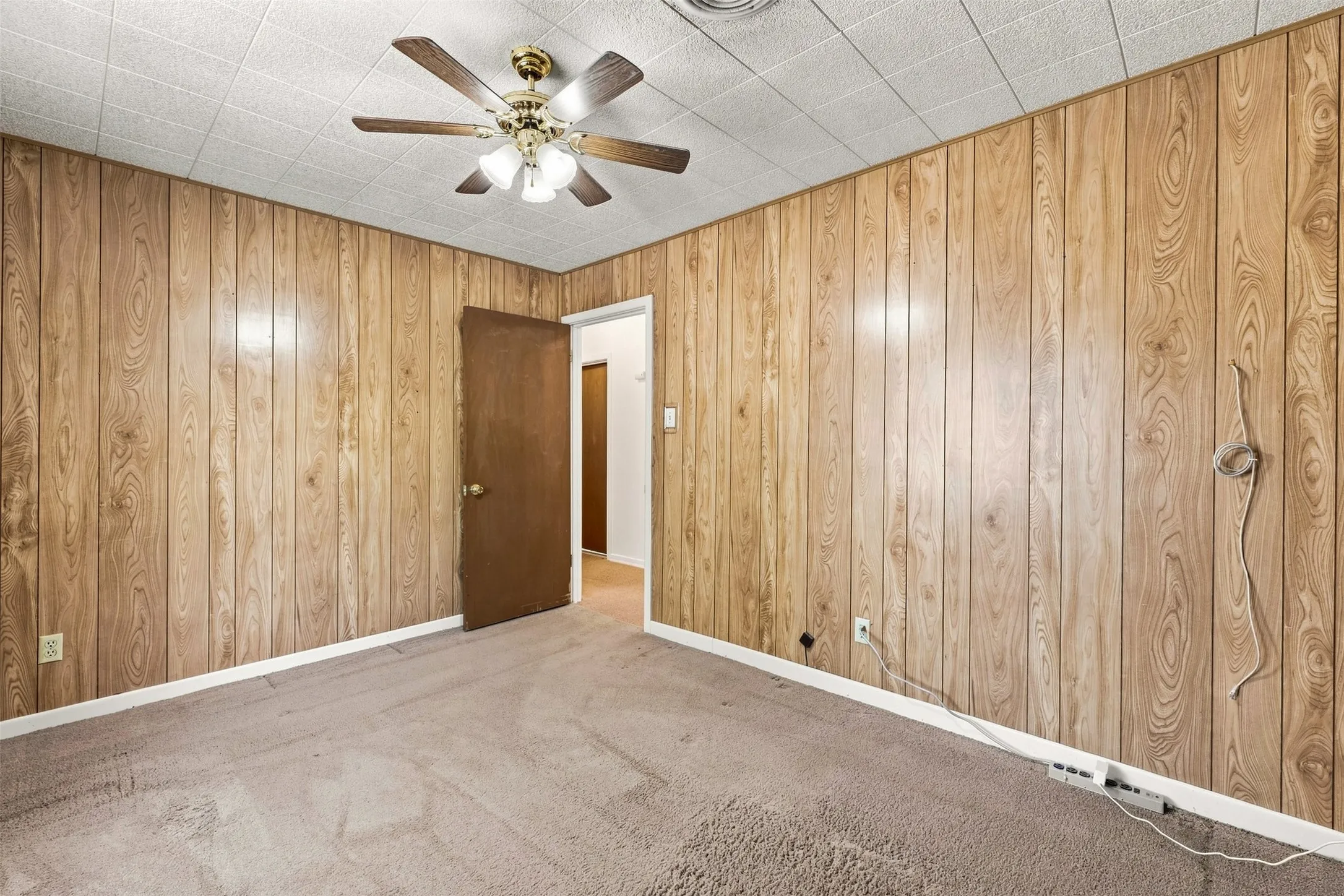 Single Family Residence For Sale in Falls County , 106 Royal Drive, Marlin, Texas 76661, 3 Bedroom, 2 Bathroom, 2 Garage spaces, 1,449 Sqft, built in 1967, mls#21364389, Real Estate Agent in Marlin, Homes For Sale in Falls county, Homes For Sale in Marlin, Realtor in Marlin Texas, Real Estate Brokerage Independent Realty Texas, Luminita Cordes Realtor