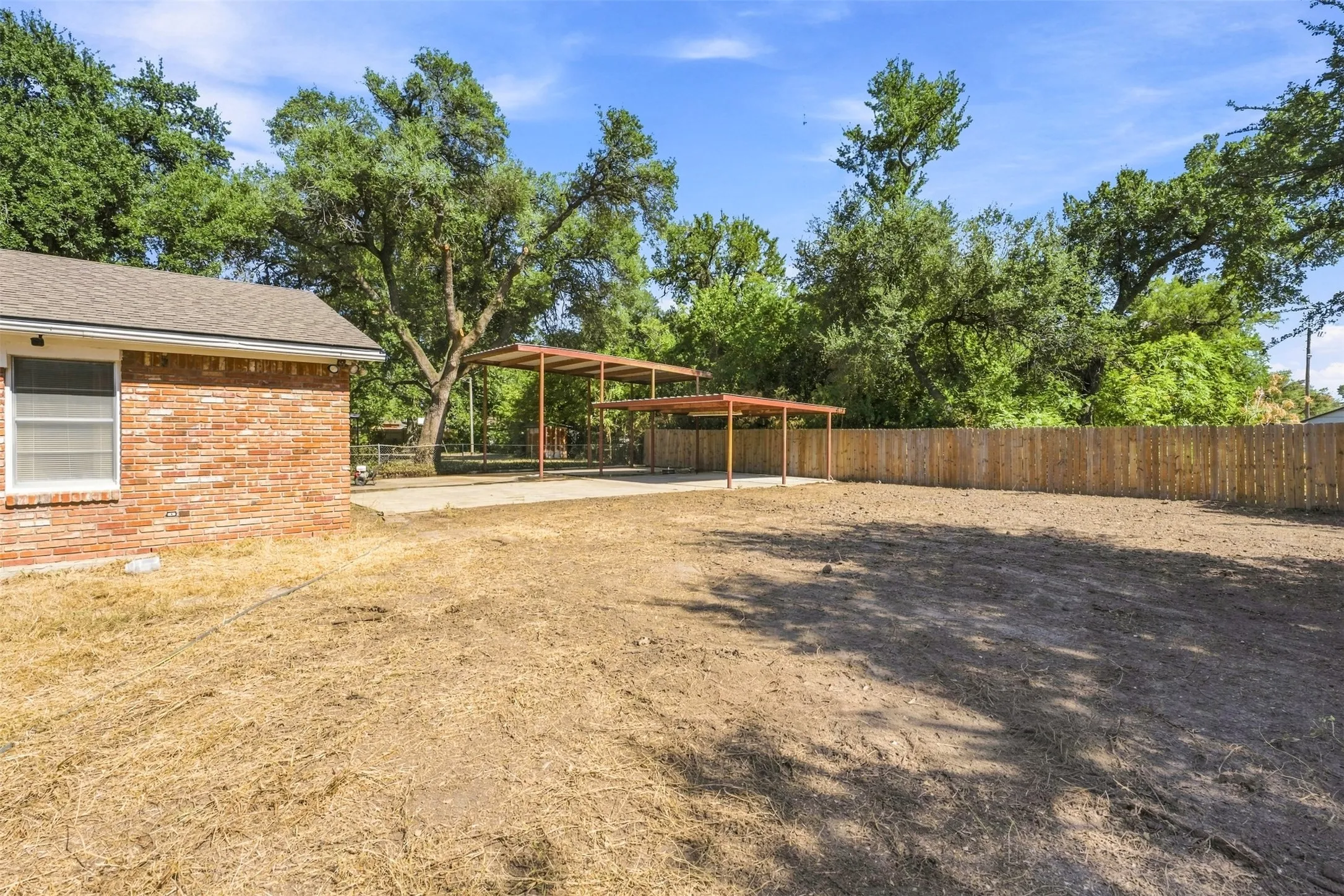 Single Family Residence For Sale in Falls County , 106 Royal Drive, Marlin, Texas 76661, 3 Bedroom, 2 Bathroom, 2 Garage spaces, 1,449 Sqft, built in 1967, mls#21364389, Real Estate Agent in Marlin, Homes For Sale in Falls county, Homes For Sale in Marlin, Realtor in Marlin Texas, Real Estate Brokerage Independent Realty Texas, Luminita Cordes Realtor