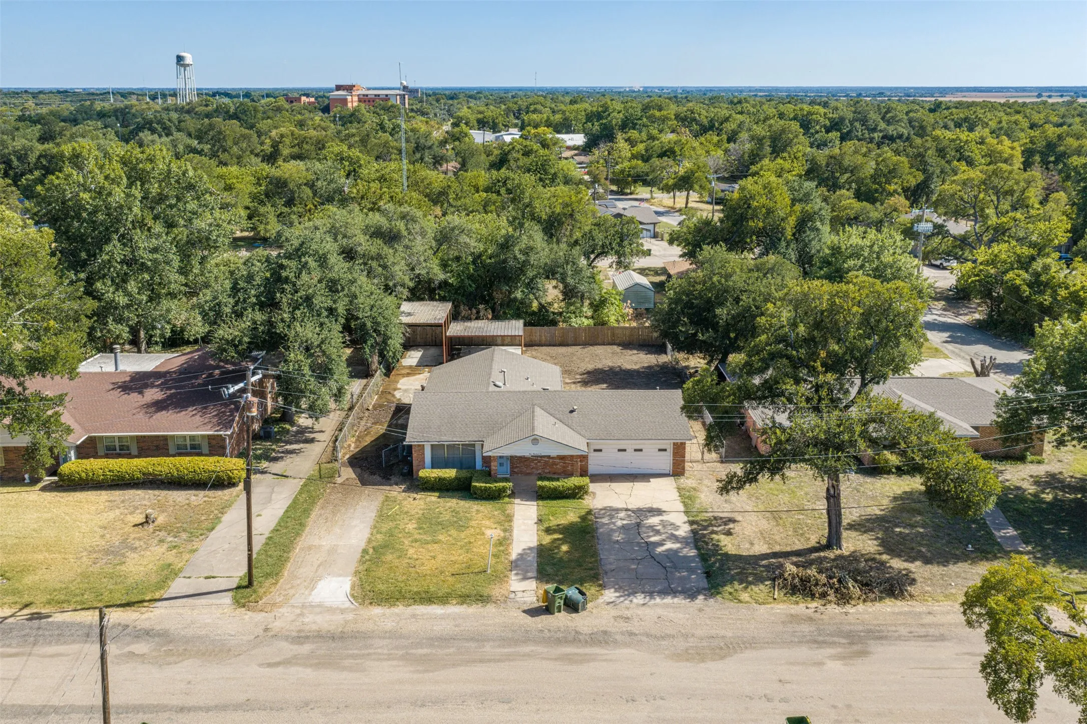 Single Family Residence For Sale in Falls County , 106 Royal Drive, Marlin, Texas 76661, 3 Bedroom, 2 Bathroom, 2 Garage spaces, 1,449 Sqft, built in 1967, mls#21364389, Real Estate Agent in Marlin, Homes For Sale in Falls county, Homes For Sale in Marlin, Realtor in Marlin Texas, Real Estate Brokerage Independent Realty Texas, Luminita Cordes Realtor