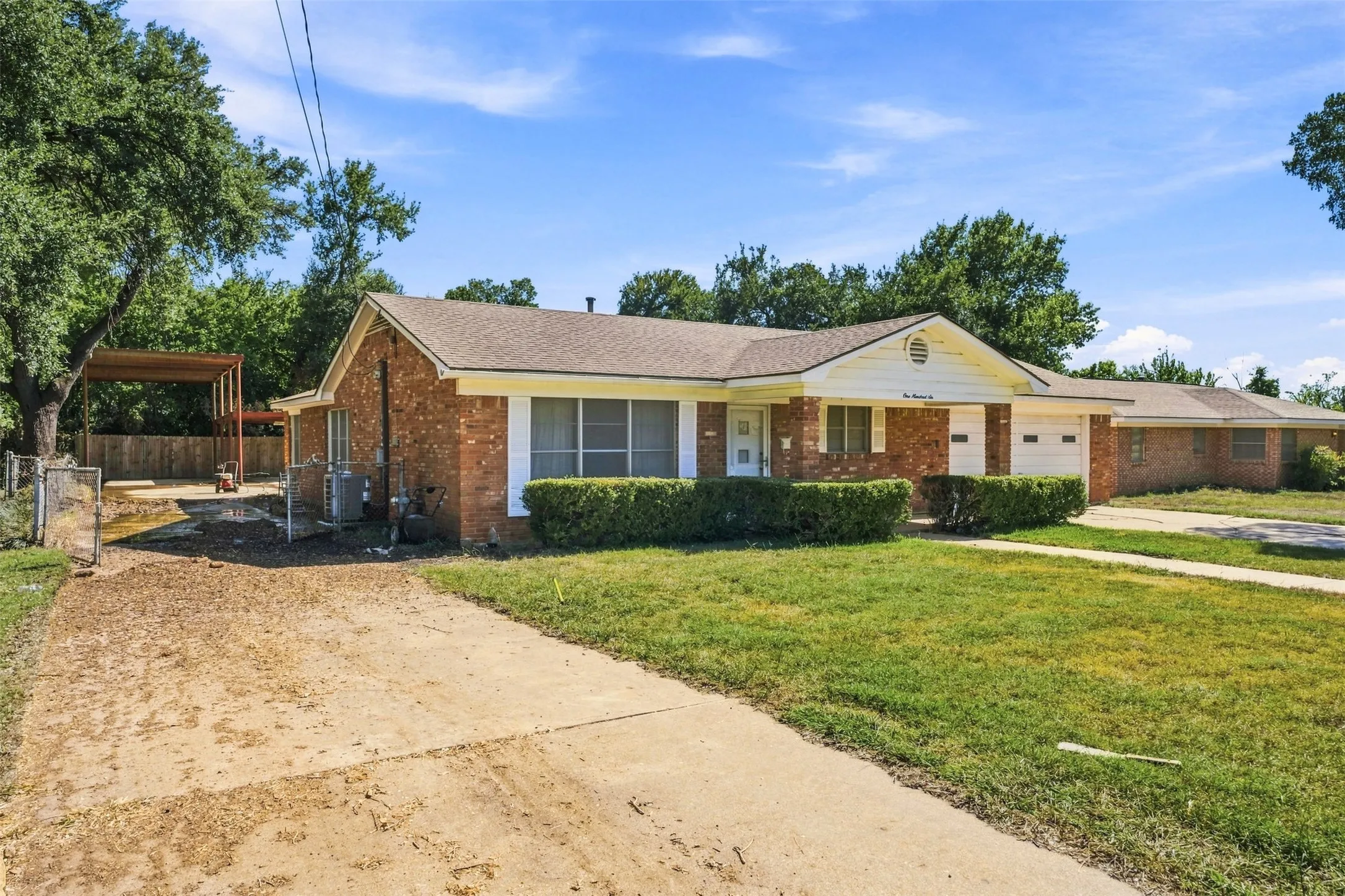 Single Family Residence For Sale in Falls County , 106 Royal Drive, Marlin, Texas 76661, 3 Bedroom, 2 Bathroom, 2 Garage spaces, 1,449 Sqft, built in 1967, mls#21364389, Real Estate Agent in Marlin, Homes For Sale in Falls county, Homes For Sale in Marlin, Realtor in Marlin Texas, Real Estate Brokerage Independent Realty Texas, Luminita Cordes Realtor