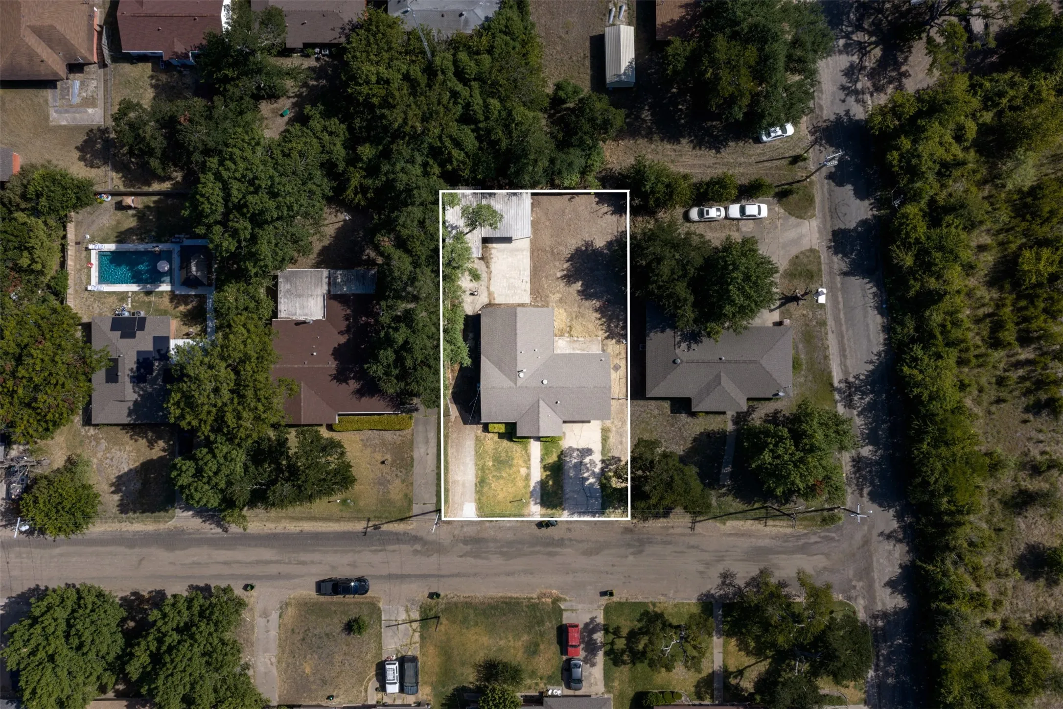 Single Family Residence For Sale in Falls County , 106 Royal Drive, Marlin, Texas 76661, 3 Bedroom, 2 Bathroom, 2 Garage spaces, 1,449 Sqft, built in 1967, mls#21364389, Real Estate Agent in Marlin, Homes For Sale in Falls county, Homes For Sale in Marlin, Realtor in Marlin Texas, Real Estate Brokerage Independent Realty Texas, Luminita Cordes Realtor