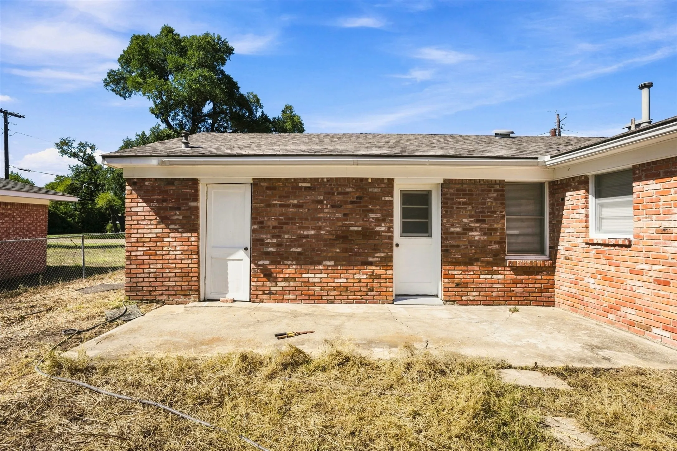 Single Family Residence For Sale in Falls County , 106 Royal Drive, Marlin, Texas 76661, 3 Bedroom, 2 Bathroom, 2 Garage spaces, 1,449 Sqft, built in 1967, mls#21364389, Real Estate Agent in Marlin, Homes For Sale in Falls county, Homes For Sale in Marlin, Realtor in Marlin Texas, Real Estate Brokerage Independent Realty Texas, Luminita Cordes Realtor
