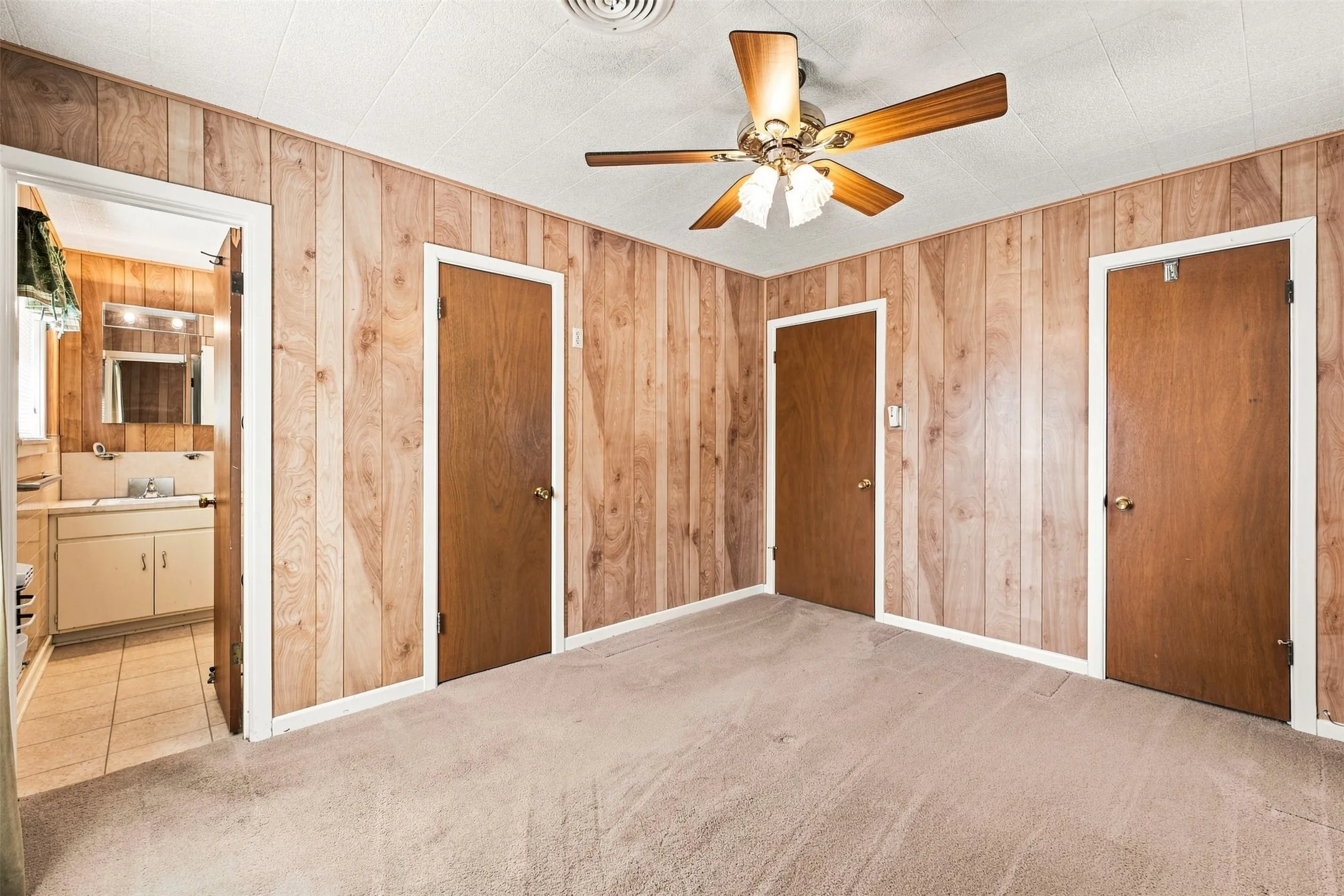 Single Family Residence For Sale in Falls County , 106 Royal Drive, Marlin, Texas 76661, 3 Bedroom, 2 Bathroom, 2 Garage spaces, 1,449 Sqft, built in 1967, mls#21364389, Real Estate Agent in Marlin, Homes For Sale in Falls county, Homes For Sale in Marlin, Realtor in Marlin Texas, Real Estate Brokerage Independent Realty Texas, Luminita Cordes Realtor