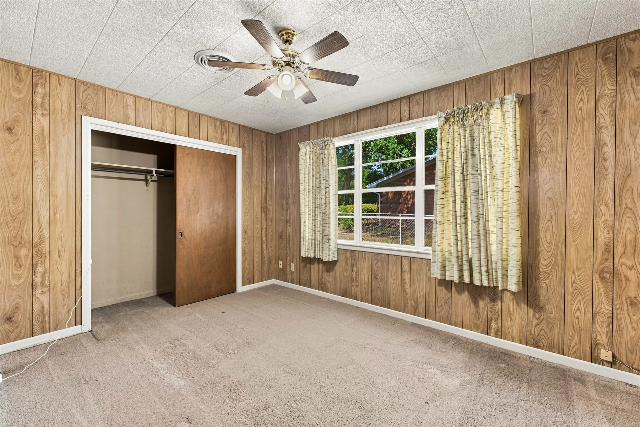 Single Family Residence For Sale in Falls County , 106 Royal Drive, Marlin, Texas 76661, 3 Bedroom, 2 Bathroom, 2 Garage spaces, 1,449 Sqft, built in 1967, mls#21364389, Real Estate Agent in Marlin, Homes For Sale in Falls county, Homes For Sale in Marlin, Realtor in Marlin Texas, Real Estate Brokerage Independent Realty Texas, Luminita Cordes Realtor