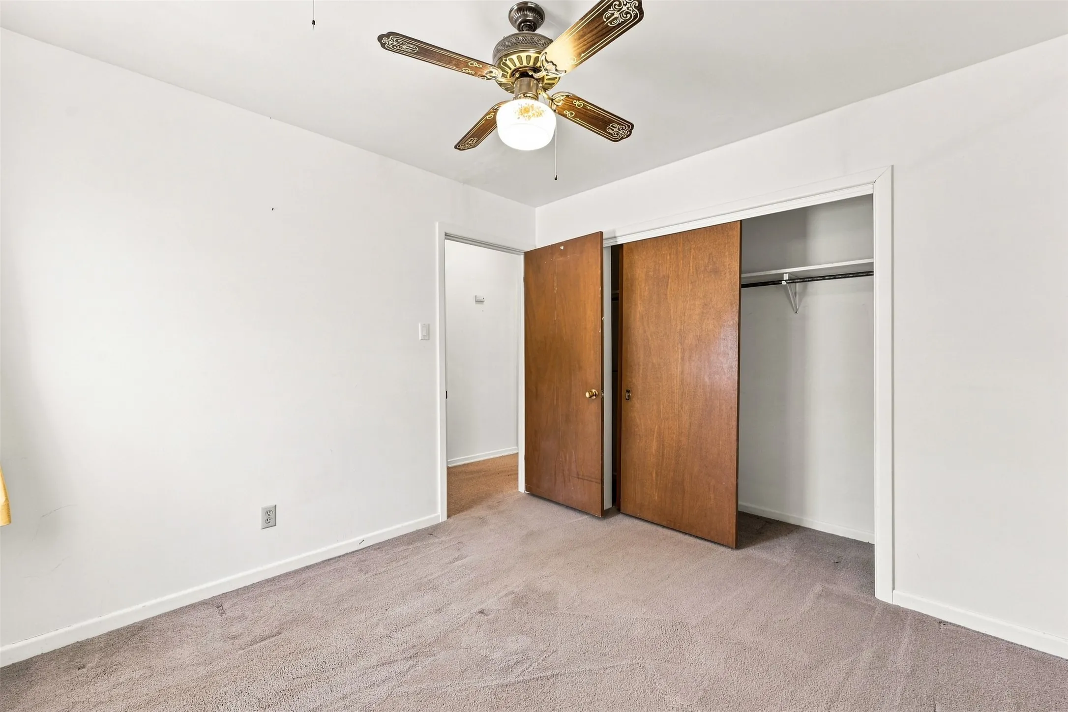 Single Family Residence For Sale in Falls County , 106 Royal Drive, Marlin, Texas 76661, 3 Bedroom, 2 Bathroom, 2 Garage spaces, 1,449 Sqft, built in 1967, mls#21364389, Real Estate Agent in Marlin, Homes For Sale in Falls county, Homes For Sale in Marlin, Realtor in Marlin Texas, Real Estate Brokerage Independent Realty Texas, Luminita Cordes Realtor