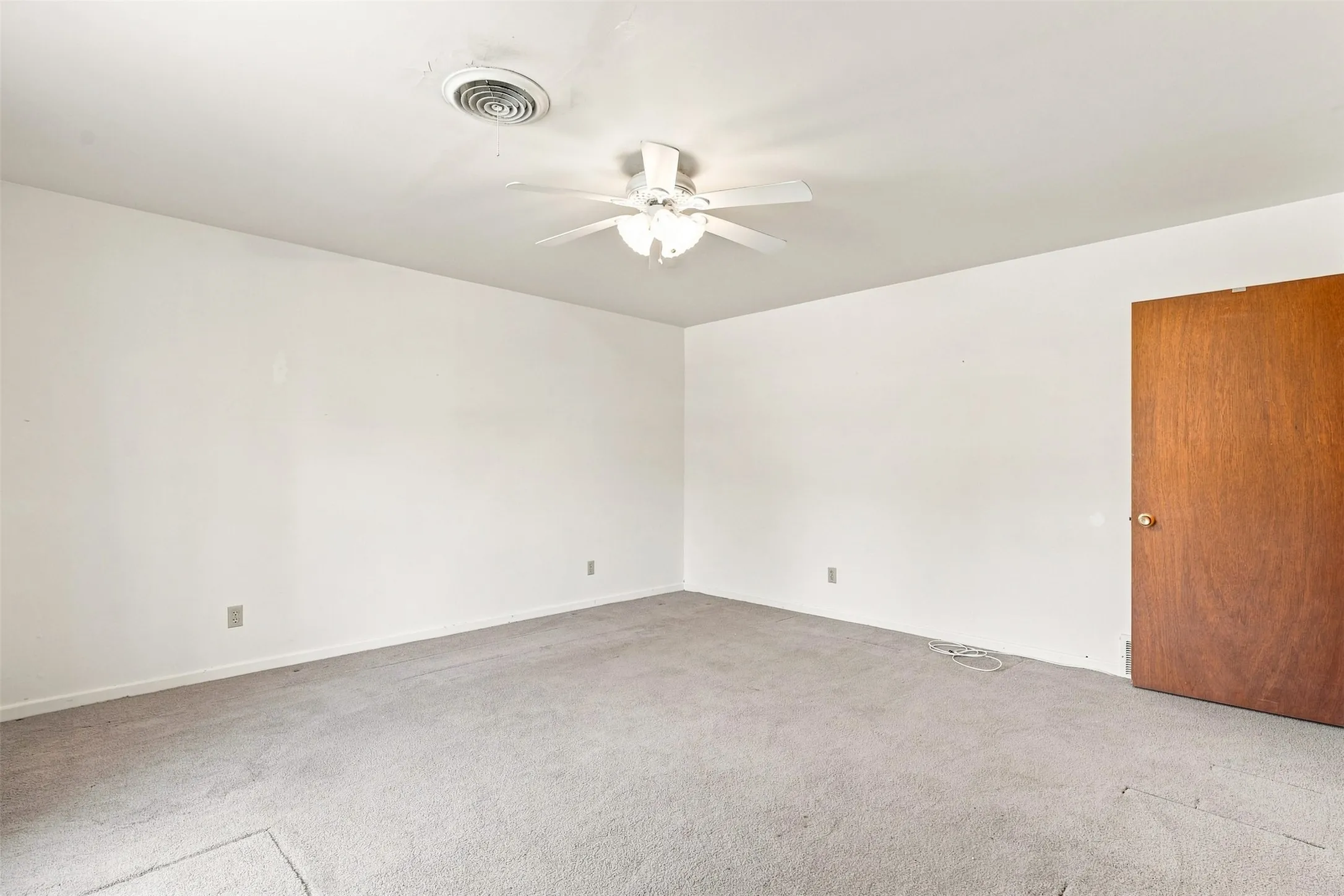 Single Family Residence For Sale in Falls County , 106 Royal Drive, Marlin, Texas 76661, 3 Bedroom, 2 Bathroom, 2 Garage spaces, 1,449 Sqft, built in 1967, mls#21364389, Real Estate Agent in Marlin, Homes For Sale in Falls county, Homes For Sale in Marlin, Realtor in Marlin Texas, Real Estate Brokerage Independent Realty Texas, Luminita Cordes Realtor