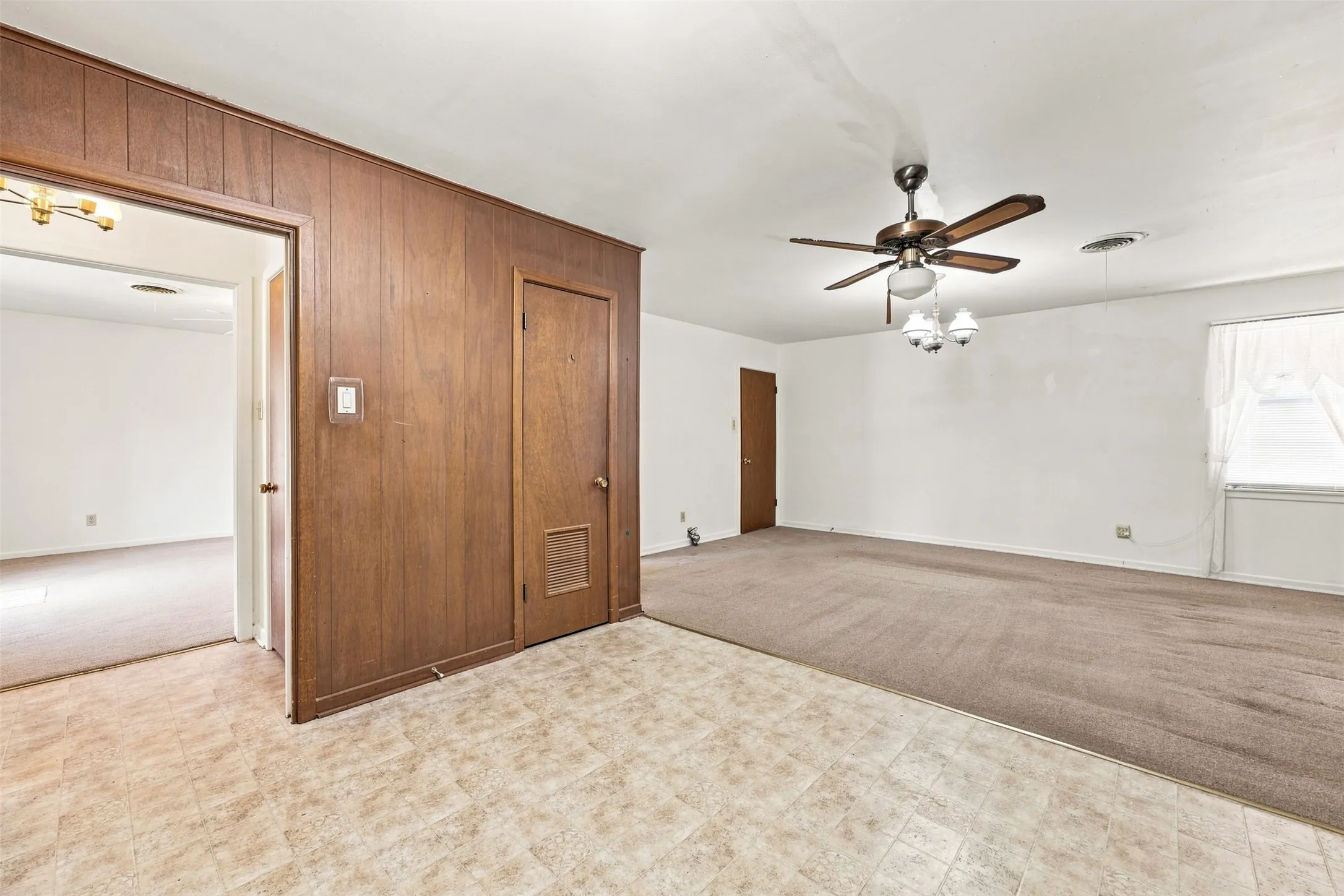 Single Family Residence For Sale in Falls County , 106 Royal Drive, Marlin, Texas 76661, 3 Bedroom, 2 Bathroom, 2 Garage spaces, 1,449 Sqft, built in 1967, mls#21364389, Real Estate Agent in Marlin, Homes For Sale in Falls county, Homes For Sale in Marlin, Realtor in Marlin Texas, Real Estate Brokerage Independent Realty Texas, Luminita Cordes Realtor