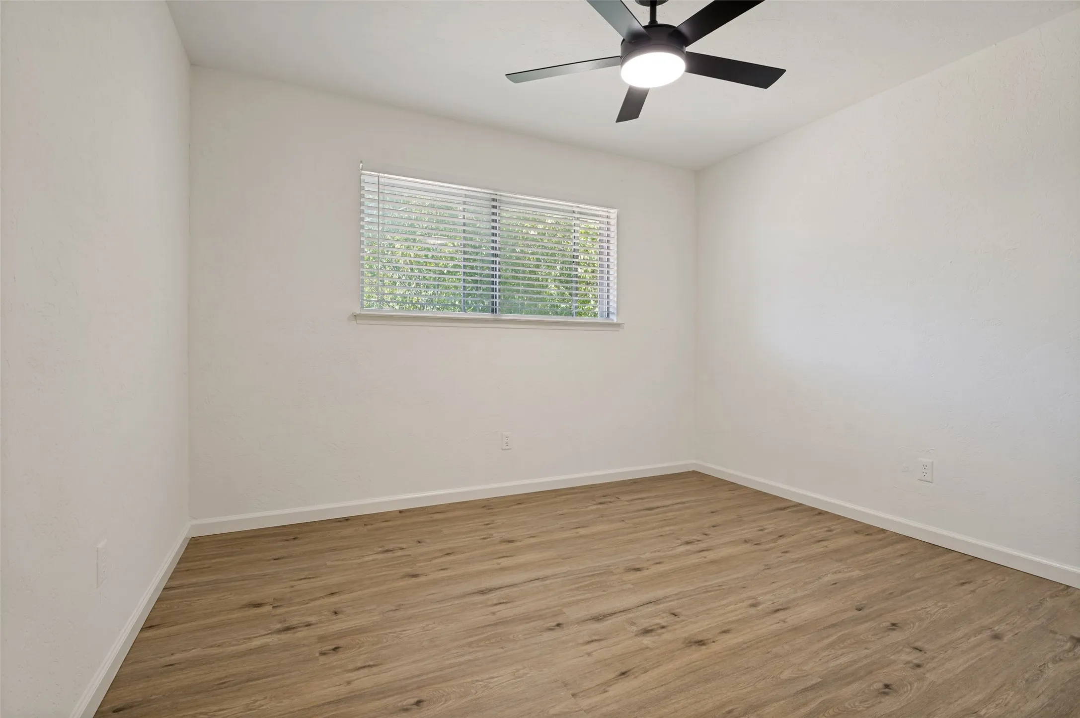 Single Family Residence For Sale in Dallas County , 502 Brian Drive, Grand Prairie, Texas 75052, 3 Bedroom, 2 Bathroom, 2 Garage spaces, 1,458 Sqft, built in 1975, mls#21363791, Real Estate Agent in Grand Prairie, Homes For Sale in Dallas county, Homes For Sale in Grand Prairie, Realtor in Grand Prairie Texas, Real Estate Brokerage Independent Realty Texas, Luminita Cordes Realtor