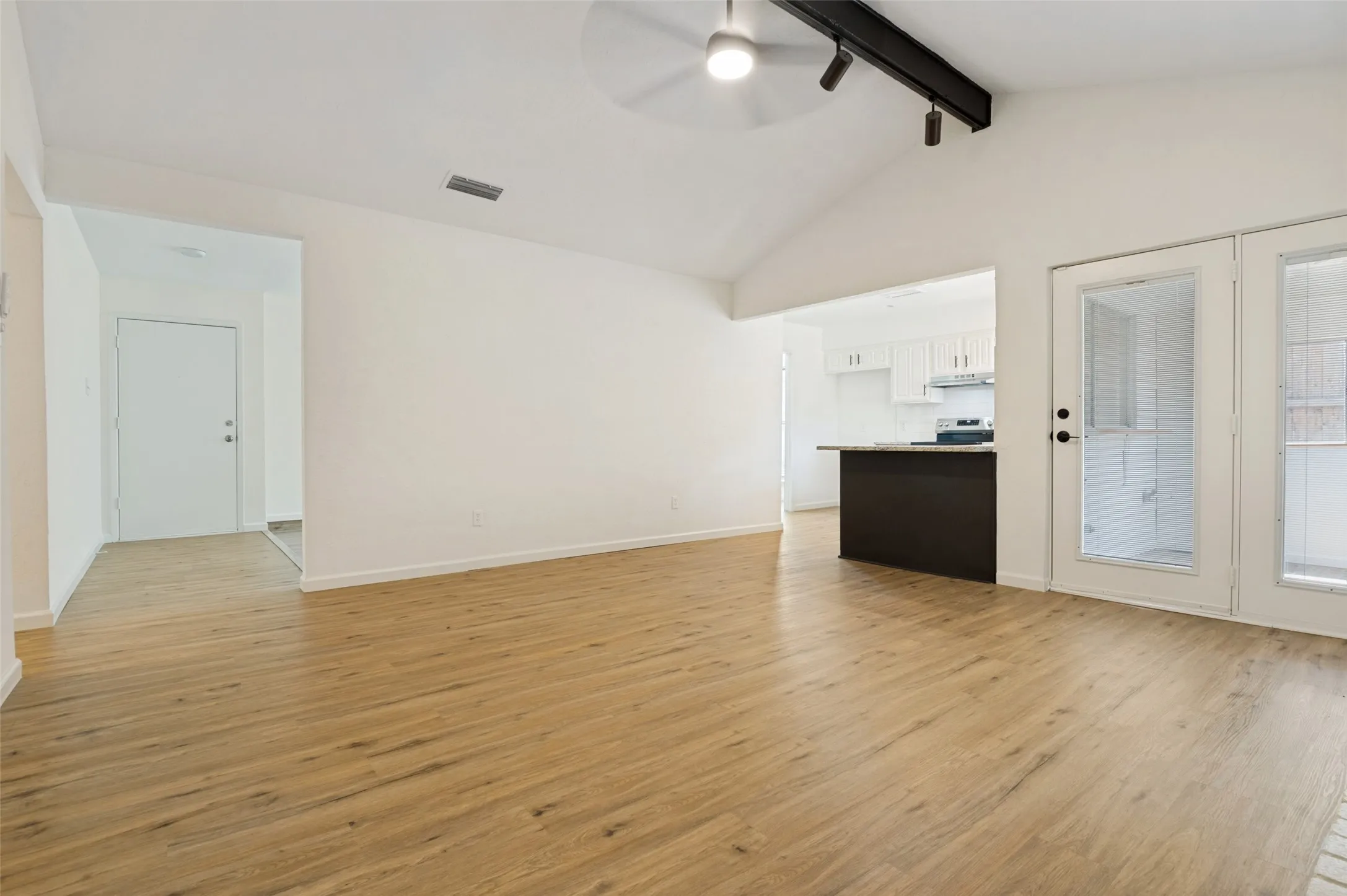 Single Family Residence For Sale in Dallas County , 502 Brian Drive, Grand Prairie, Texas 75052, 3 Bedroom, 2 Bathroom, 2 Garage spaces, 1,458 Sqft, built in 1975, mls#21363791, Real Estate Agent in Grand Prairie, Homes For Sale in Dallas county, Homes For Sale in Grand Prairie, Realtor in Grand Prairie Texas, Real Estate Brokerage Independent Realty Texas, Luminita Cordes Realtor