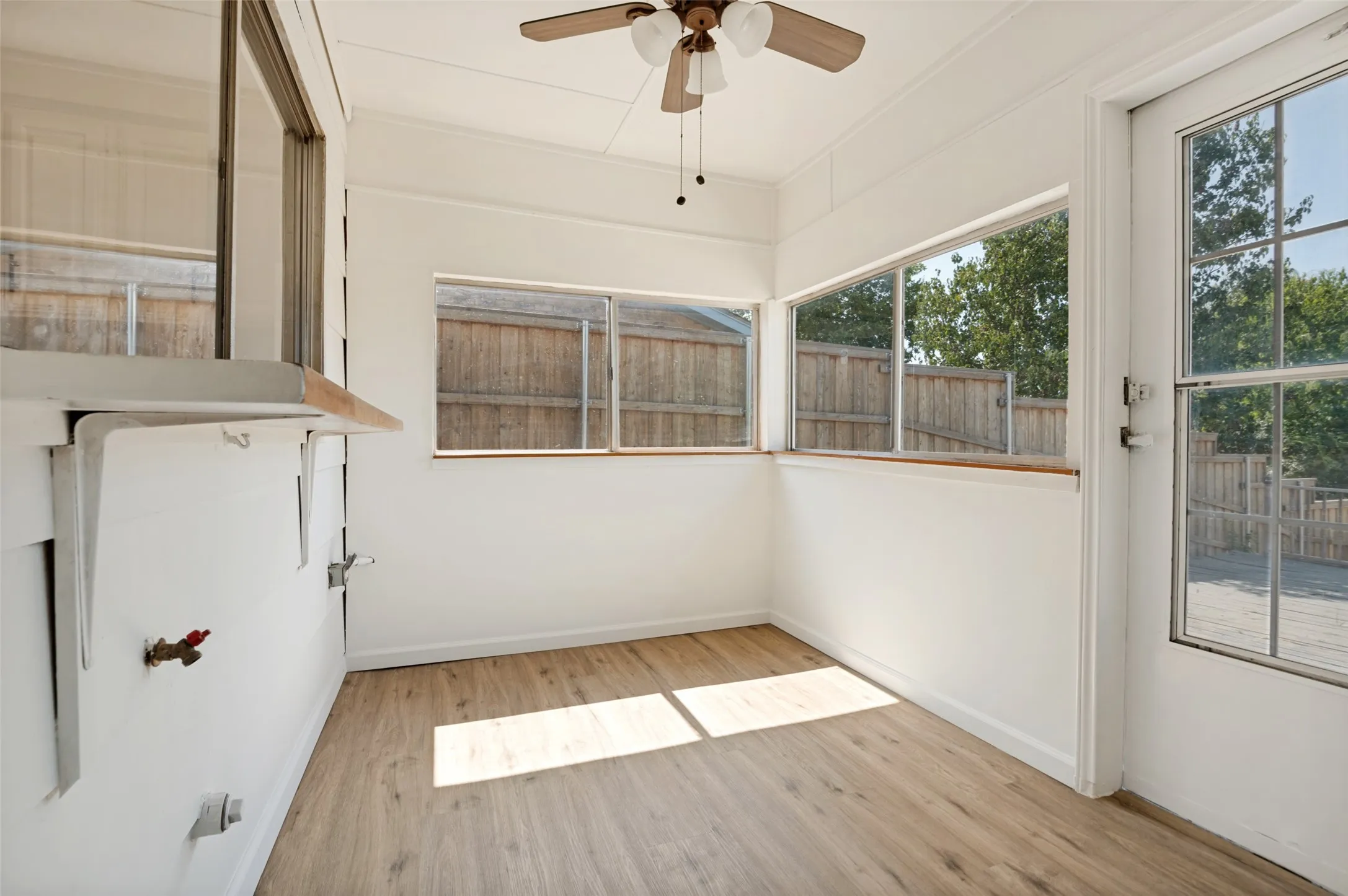 Single Family Residence For Sale in Dallas County , 502 Brian Drive, Grand Prairie, Texas 75052, 3 Bedroom, 2 Bathroom, 2 Garage spaces, 1,458 Sqft, built in 1975, mls#21363791, Real Estate Agent in Grand Prairie, Homes For Sale in Dallas county, Homes For Sale in Grand Prairie, Realtor in Grand Prairie Texas, Real Estate Brokerage Independent Realty Texas, Luminita Cordes Realtor