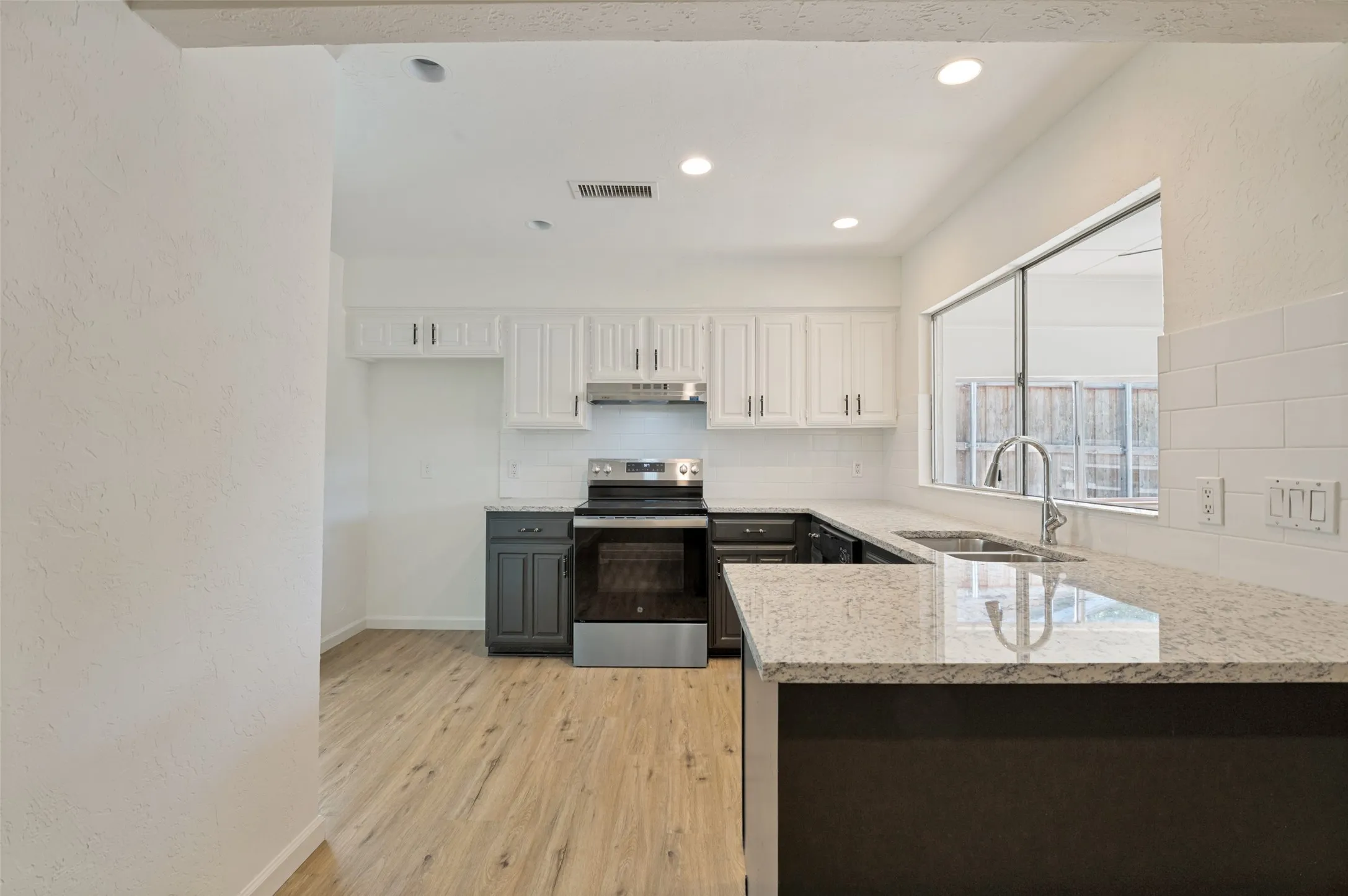Single Family Residence For Sale in Dallas County , 502 Brian Drive, Grand Prairie, Texas 75052, 3 Bedroom, 2 Bathroom, 2 Garage spaces, 1,458 Sqft, built in 1975, mls#21363791, Real Estate Agent in Grand Prairie, Homes For Sale in Dallas county, Homes For Sale in Grand Prairie, Realtor in Grand Prairie Texas, Real Estate Brokerage Independent Realty Texas, Luminita Cordes Realtor