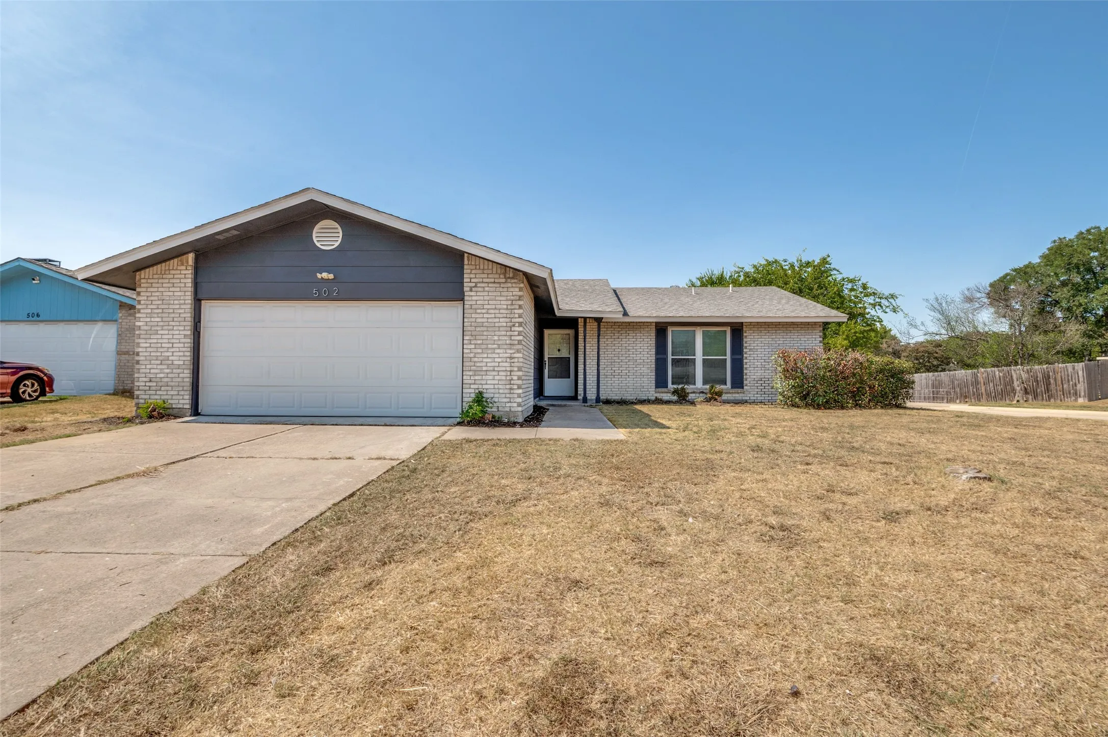 Single Family Residence For Sale in Dallas County , 502 Brian Drive, Grand Prairie, Texas 75052, 3 Bedroom, 2 Bathroom, 2 Garage spaces, 1,458 Sqft, built in 1975, mls#21363791, Real Estate Agent in Grand Prairie, Homes For Sale in Dallas county, Homes For Sale in Grand Prairie, Realtor in Grand Prairie Texas, Real Estate Brokerage Independent Realty Texas, Luminita Cordes Realtor