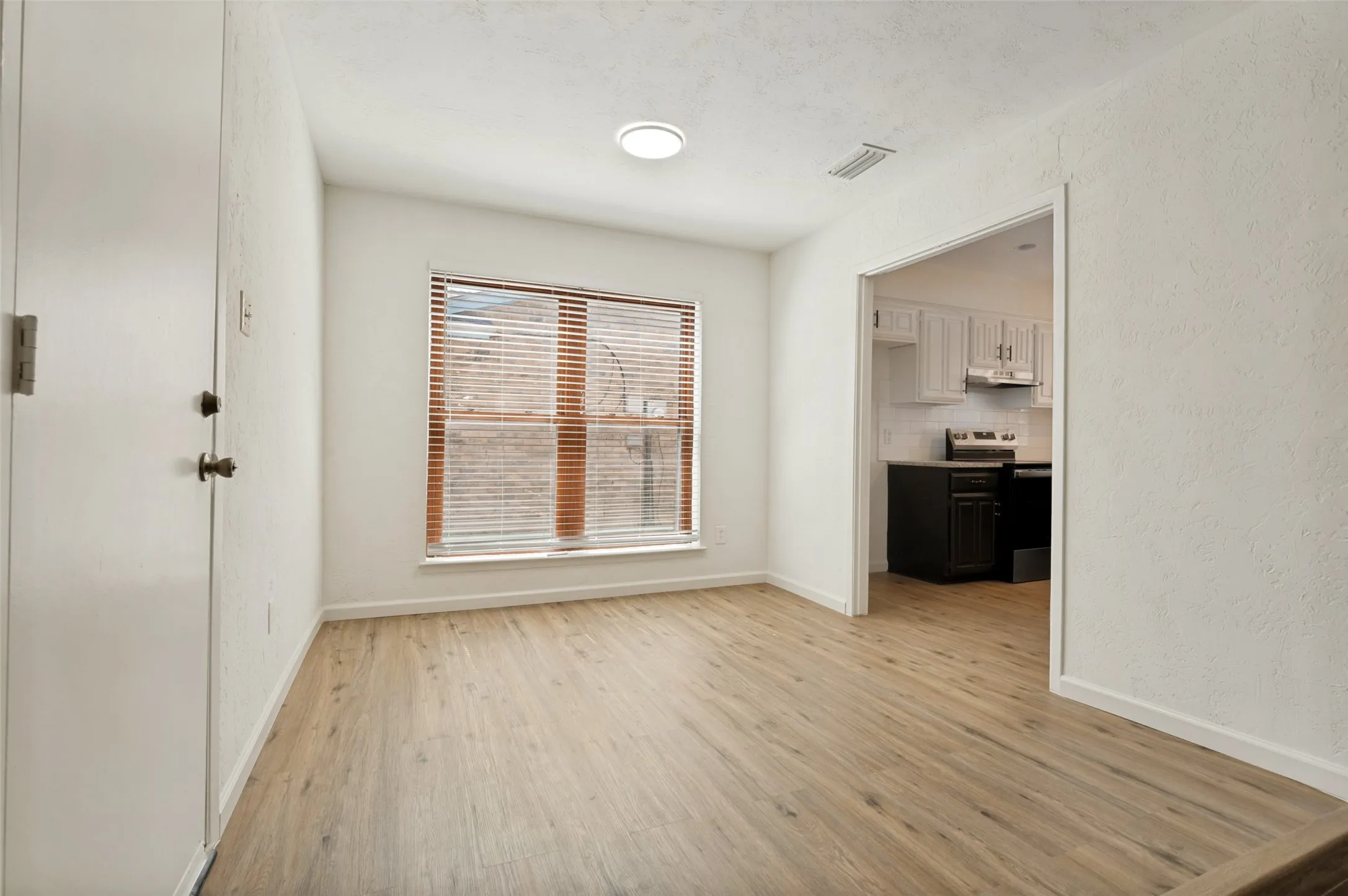 Single Family Residence For Sale in Dallas County , 502 Brian Drive, Grand Prairie, Texas 75052, 3 Bedroom, 2 Bathroom, 2 Garage spaces, 1,458 Sqft, built in 1975, mls#21363791, Real Estate Agent in Grand Prairie, Homes For Sale in Dallas county, Homes For Sale in Grand Prairie, Realtor in Grand Prairie Texas, Real Estate Brokerage Independent Realty Texas, Luminita Cordes Realtor