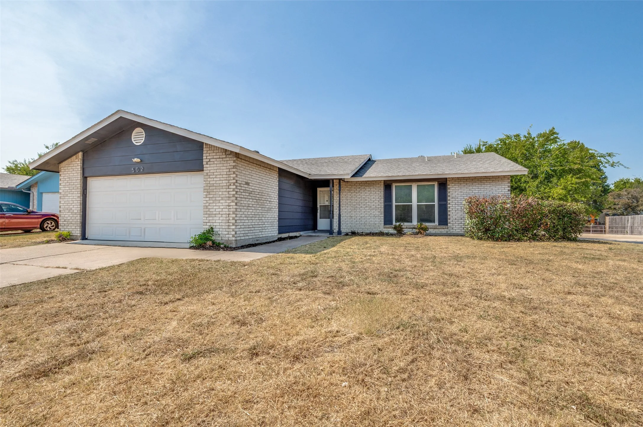 Single Family Residence For Sale in Dallas County , 502 Brian Drive, Grand Prairie, Texas 75052, 3 Bedroom, 2 Bathroom, 2 Garage spaces, 1,458 Sqft, built in 1975, mls#21363791, Real Estate Agent in Grand Prairie, Homes For Sale in Dallas county, Homes For Sale in Grand Prairie, Realtor in Grand Prairie Texas, Real Estate Brokerage Independent Realty Texas, Luminita Cordes Realtor