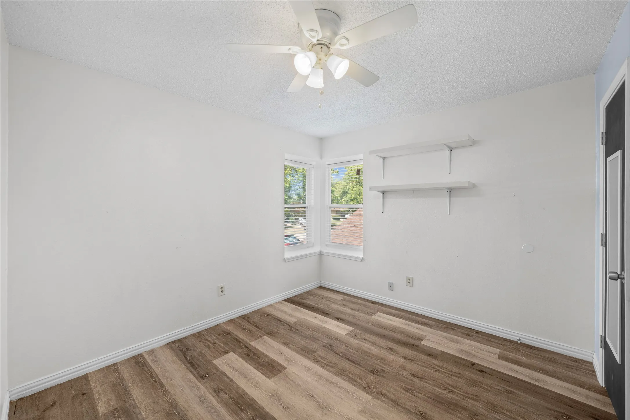 Single Family Residence For Sale in Tarrant County , 6315 Fairlane Drive, Arlington, Texas 76001, 3 Bedroom, 2 Bathroom, 2 Garage spaces, 1,526 Sqft, built in 1985, mls#21362831, Real Estate Agent in Arlington, Homes For Sale in Tarrant county, Homes For Sale in Arlington, Realtor in Arlington Texas, Real Estate Brokerage Independent Realty Texas, Luminita Cordes Realtor