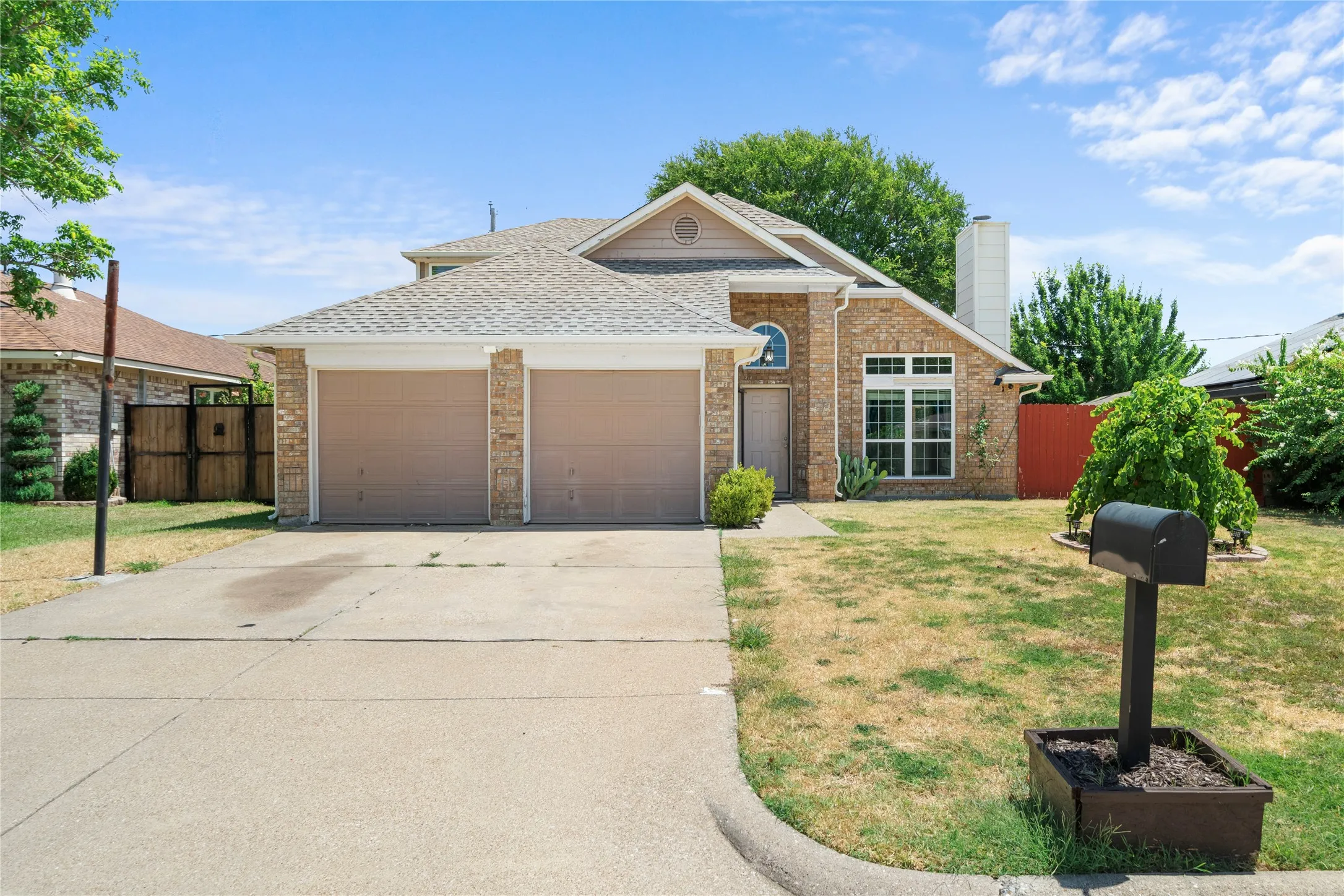 Single Family Residence For Sale in Tarrant County , 6315 Fairlane Drive, Arlington, Texas 76001, 3 Bedroom, 2 Bathroom, 2 Garage spaces, 1,526 Sqft, built in 1985, mls#21362831, Real Estate Agent in Arlington, Homes For Sale in Tarrant county, Homes For Sale in Arlington, Realtor in Arlington Texas, Real Estate Brokerage Independent Realty Texas, Luminita Cordes Realtor