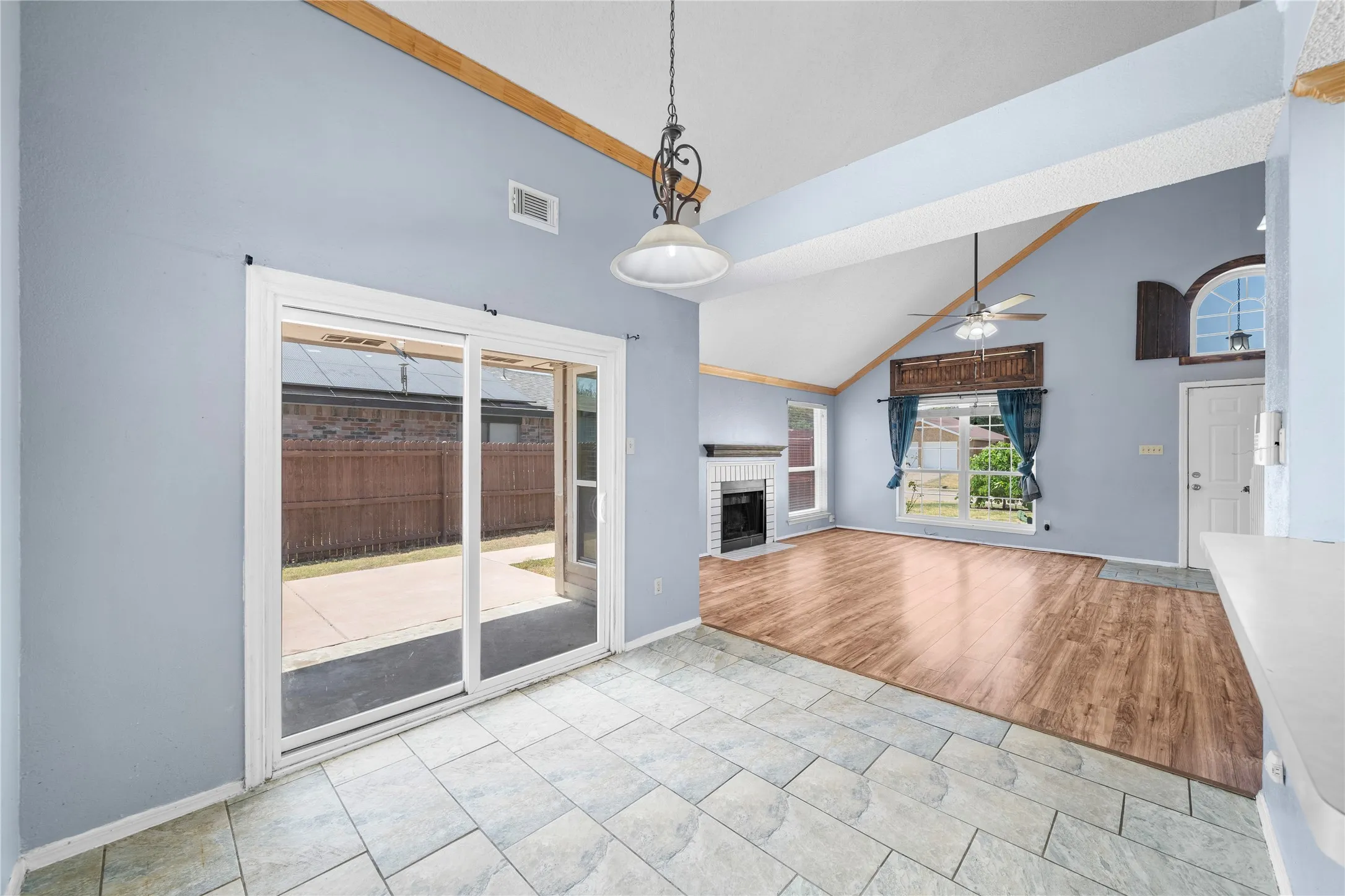 Single Family Residence For Sale in Tarrant County , 6315 Fairlane Drive, Arlington, Texas 76001, 3 Bedroom, 2 Bathroom, 2 Garage spaces, 1,526 Sqft, built in 1985, mls#21362831, Real Estate Agent in Arlington, Homes For Sale in Tarrant county, Homes For Sale in Arlington, Realtor in Arlington Texas, Real Estate Brokerage Independent Realty Texas, Luminita Cordes Realtor