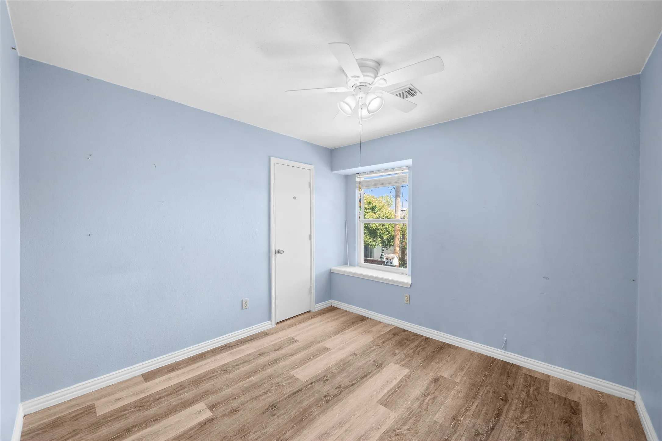 Single Family Residence For Sale in Tarrant County , 6315 Fairlane Drive, Arlington, Texas 76001, 3 Bedroom, 2 Bathroom, 2 Garage spaces, 1,526 Sqft, built in 1985, mls#21362831, Real Estate Agent in Arlington, Homes For Sale in Tarrant county, Homes For Sale in Arlington, Realtor in Arlington Texas, Real Estate Brokerage Independent Realty Texas, Luminita Cordes Realtor