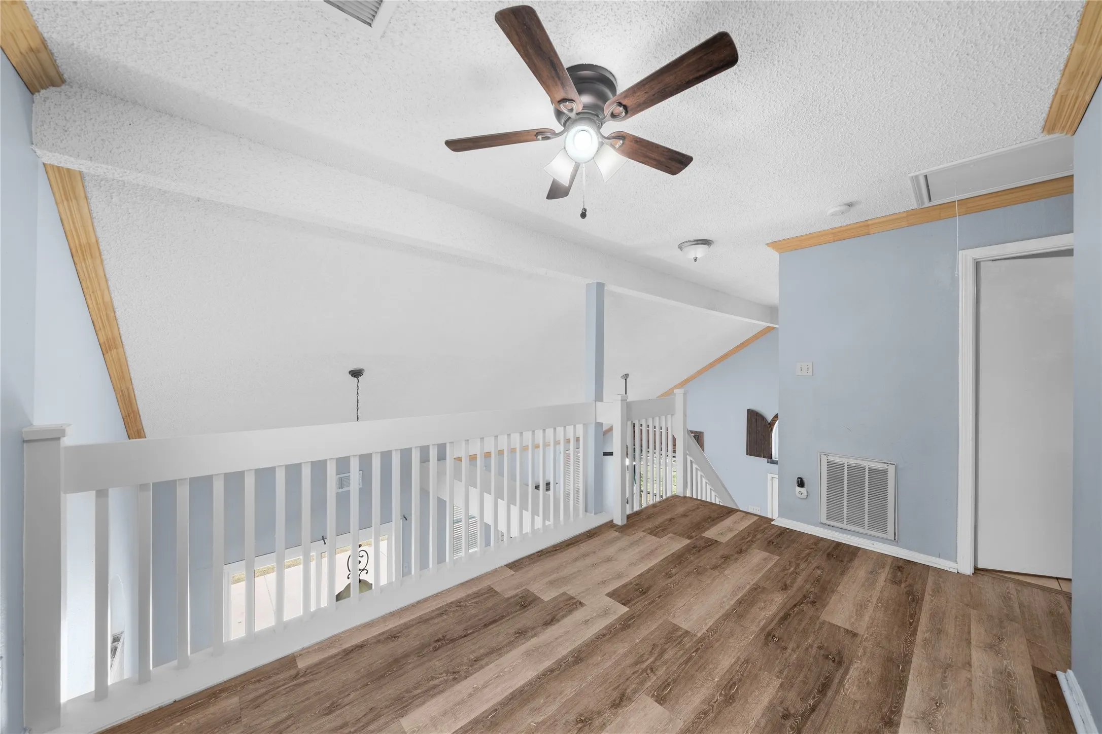 Single Family Residence For Sale in Tarrant County , 6315 Fairlane Drive, Arlington, Texas 76001, 3 Bedroom, 2 Bathroom, 2 Garage spaces, 1,526 Sqft, built in 1985, mls#21362831, Real Estate Agent in Arlington, Homes For Sale in Tarrant county, Homes For Sale in Arlington, Realtor in Arlington Texas, Real Estate Brokerage Independent Realty Texas, Luminita Cordes Realtor