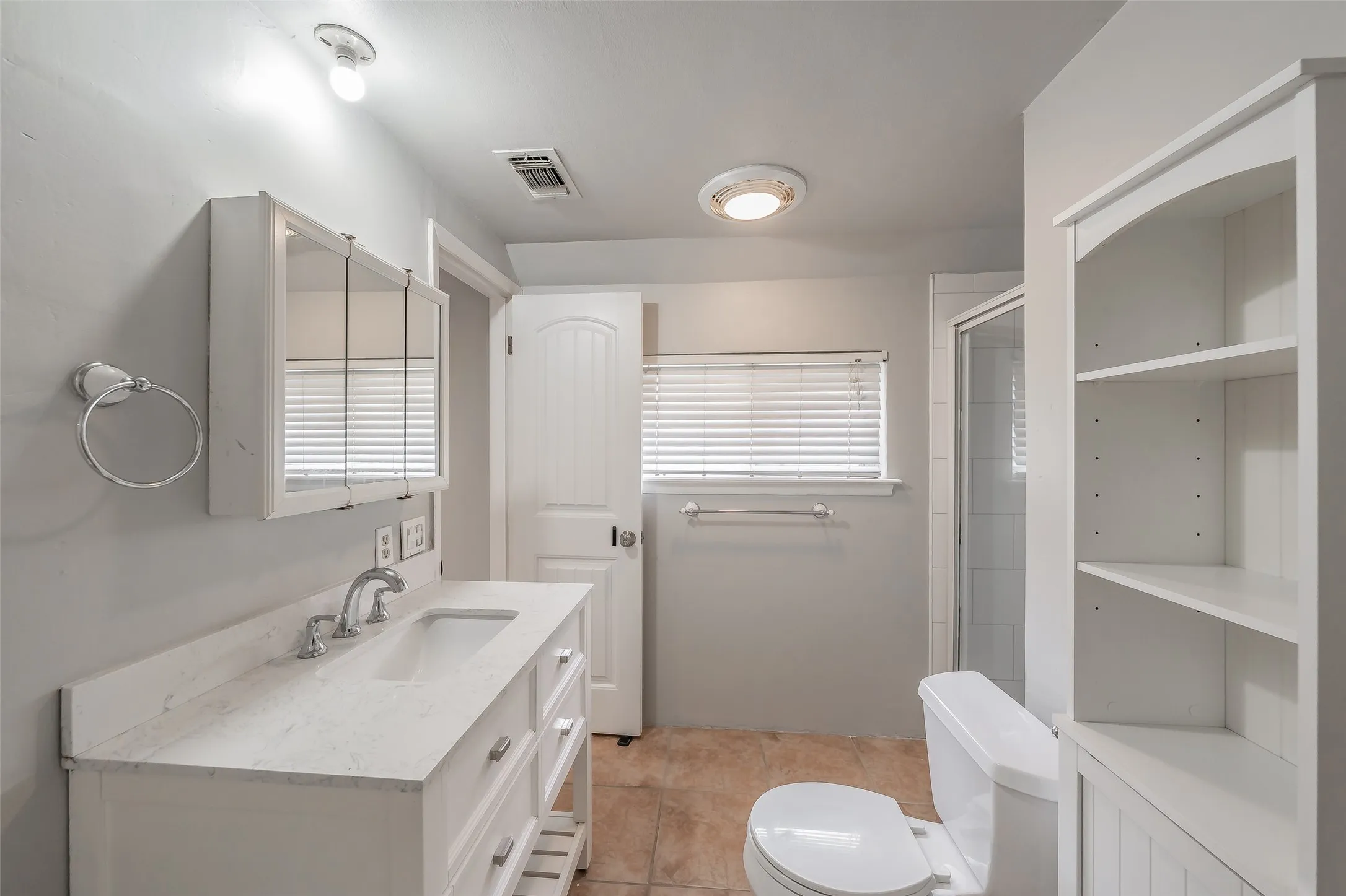 Single Family Residence For Rent in Dallas County , 2821 Cheyenne Street, Irving, Texas 75062, 3 Bedroom, 3 Bathroom, Garage spaces, 1,894 Sqft, built in 1964, mls#21351743, Real Estate Agent in Irving, Homes For Rent in Dallas county, Homes For Rent in Irving, Realtor in Irving Texas, Real Estate Brokerage Independent Realty Texas, Luminita Cordes Realtor