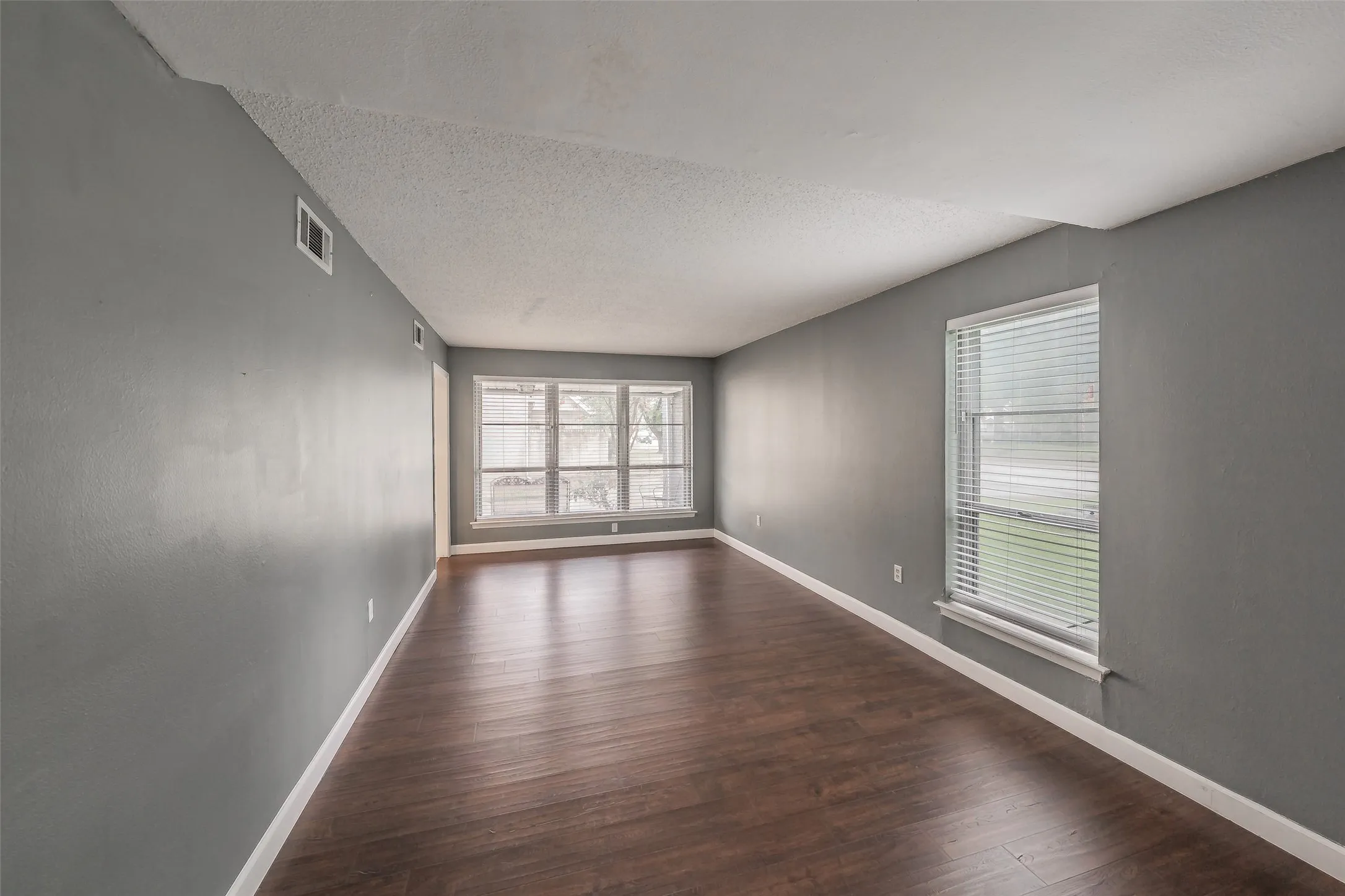 Single Family Residence For Rent in Dallas County , 2821 Cheyenne Street, Irving, Texas 75062, 3 Bedroom, 3 Bathroom, Garage spaces, 1,894 Sqft, built in 1964, mls#21351743, Real Estate Agent in Irving, Homes For Rent in Dallas county, Homes For Rent in Irving, Realtor in Irving Texas, Real Estate Brokerage Independent Realty Texas, Luminita Cordes Realtor