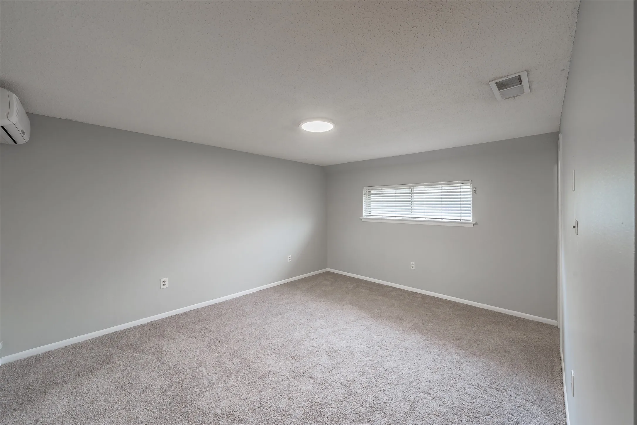 Single Family Residence For Rent in Dallas County , 2821 Cheyenne Street, Irving, Texas 75062, 3 Bedroom, 3 Bathroom, Garage spaces, 1,894 Sqft, built in 1964, mls#21351743, Real Estate Agent in Irving, Homes For Rent in Dallas county, Homes For Rent in Irving, Realtor in Irving Texas, Real Estate Brokerage Independent Realty Texas, Luminita Cordes Realtor