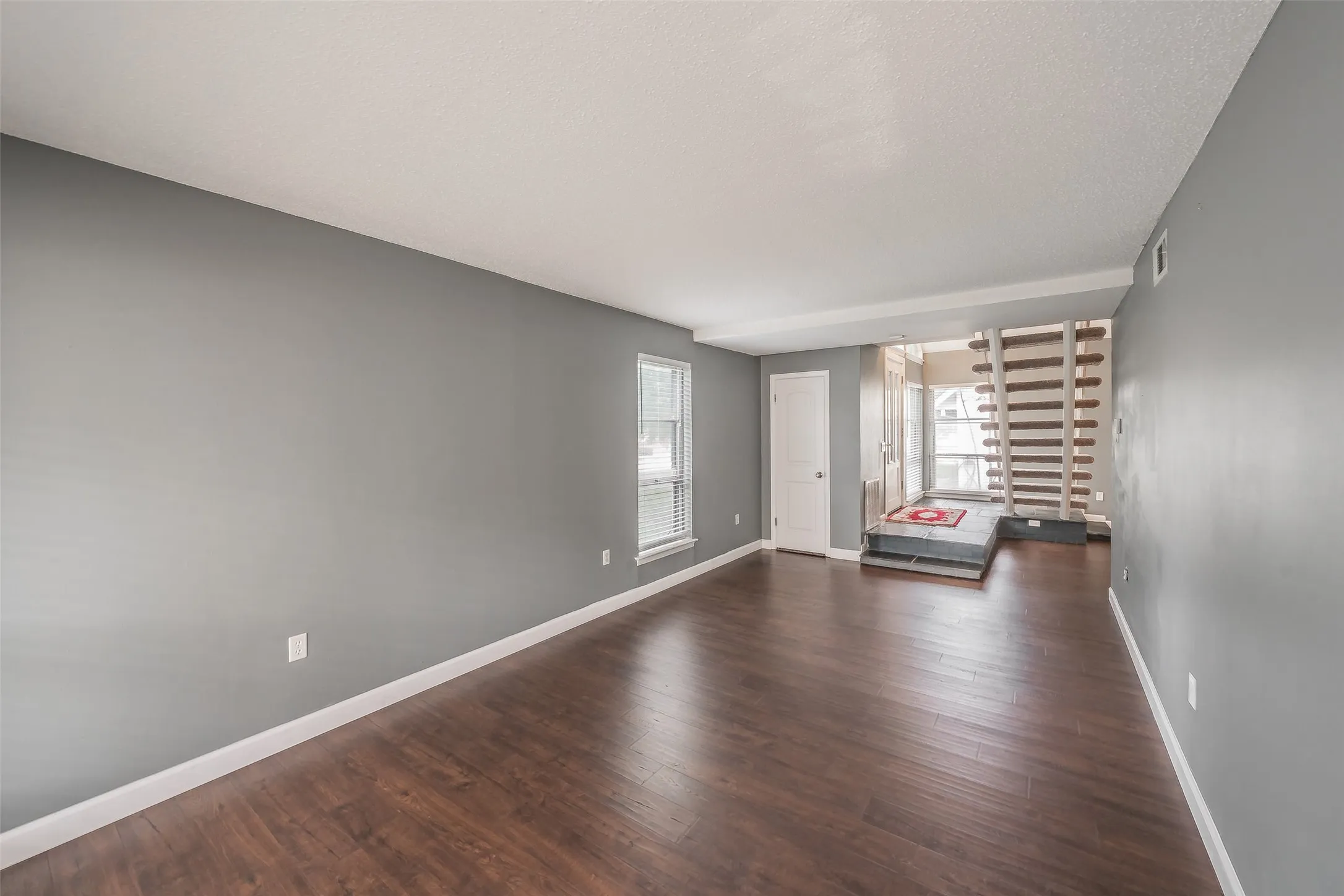 Single Family Residence For Rent in Dallas County , 2821 Cheyenne Street, Irving, Texas 75062, 3 Bedroom, 3 Bathroom, Garage spaces, 1,894 Sqft, built in 1964, mls#21351743, Real Estate Agent in Irving, Homes For Rent in Dallas county, Homes For Rent in Irving, Realtor in Irving Texas, Real Estate Brokerage Independent Realty Texas, Luminita Cordes Realtor