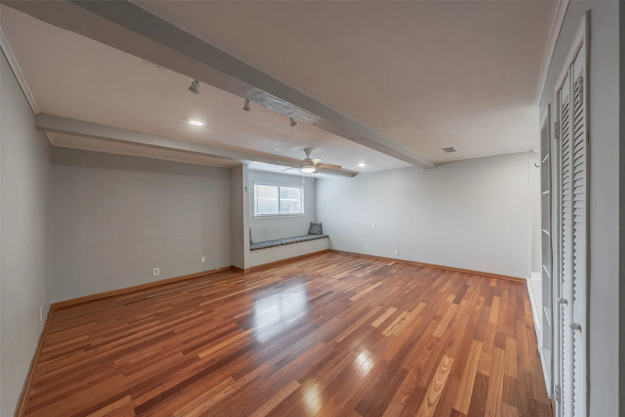 Single Family Residence For Rent in Dallas County , 2821 Cheyenne Street, Irving, Texas 75062, 3 Bedroom, 3 Bathroom, Garage spaces, 1,894 Sqft, built in 1964, mls#21351743, Real Estate Agent in Irving, Homes For Rent in Dallas county, Homes For Rent in Irving, Realtor in Irving Texas, Real Estate Brokerage Independent Realty Texas, Luminita Cordes Realtor