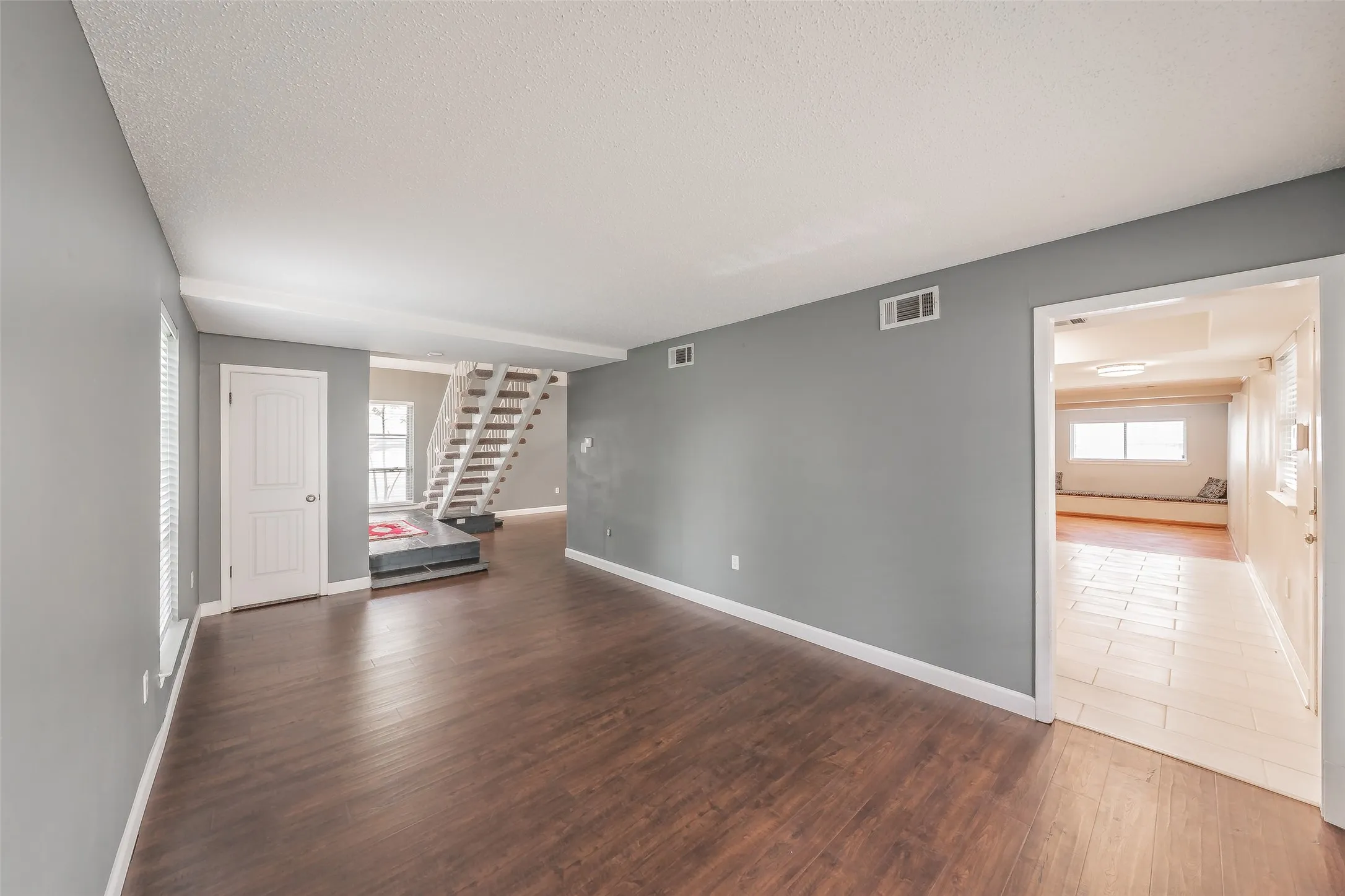Single Family Residence For Rent in Dallas County , 2821 Cheyenne Street, Irving, Texas 75062, 3 Bedroom, 3 Bathroom, Garage spaces, 1,894 Sqft, built in 1964, mls#21351743, Real Estate Agent in Irving, Homes For Rent in Dallas county, Homes For Rent in Irving, Realtor in Irving Texas, Real Estate Brokerage Independent Realty Texas, Luminita Cordes Realtor