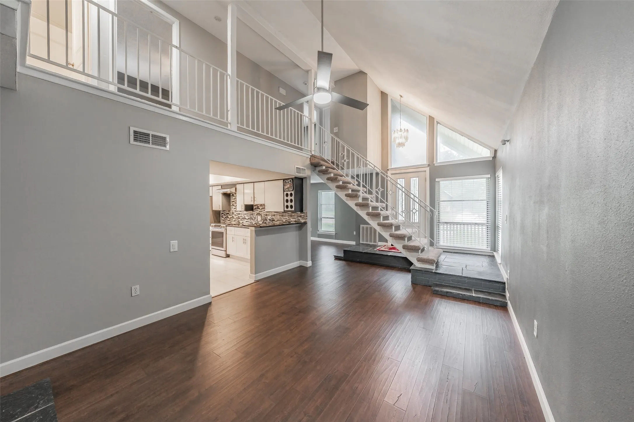 Single Family Residence For Rent in Dallas County , 2821 Cheyenne Street, Irving, Texas 75062, 3 Bedroom, 3 Bathroom, Garage spaces, 1,894 Sqft, built in 1964, mls#21351743, Real Estate Agent in Irving, Homes For Rent in Dallas county, Homes For Rent in Irving, Realtor in Irving Texas, Real Estate Brokerage Independent Realty Texas, Luminita Cordes Realtor