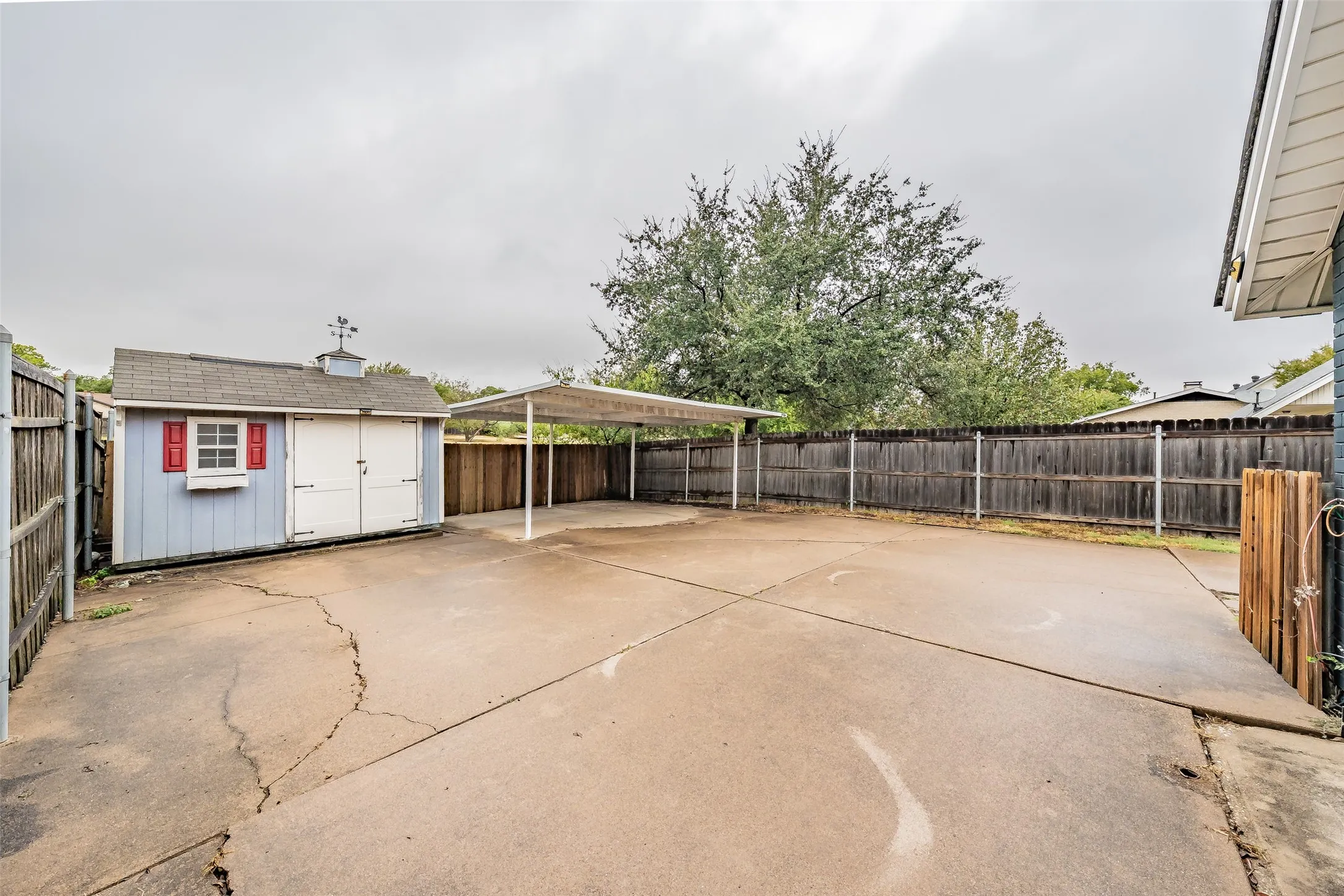 Single Family Residence For Rent in Dallas County , 2821 Cheyenne Street, Irving, Texas 75062, 3 Bedroom, 3 Bathroom, Garage spaces, 1,894 Sqft, built in 1964, mls#21351743, Real Estate Agent in Irving, Homes For Rent in Dallas county, Homes For Rent in Irving, Realtor in Irving Texas, Real Estate Brokerage Independent Realty Texas, Luminita Cordes Realtor
