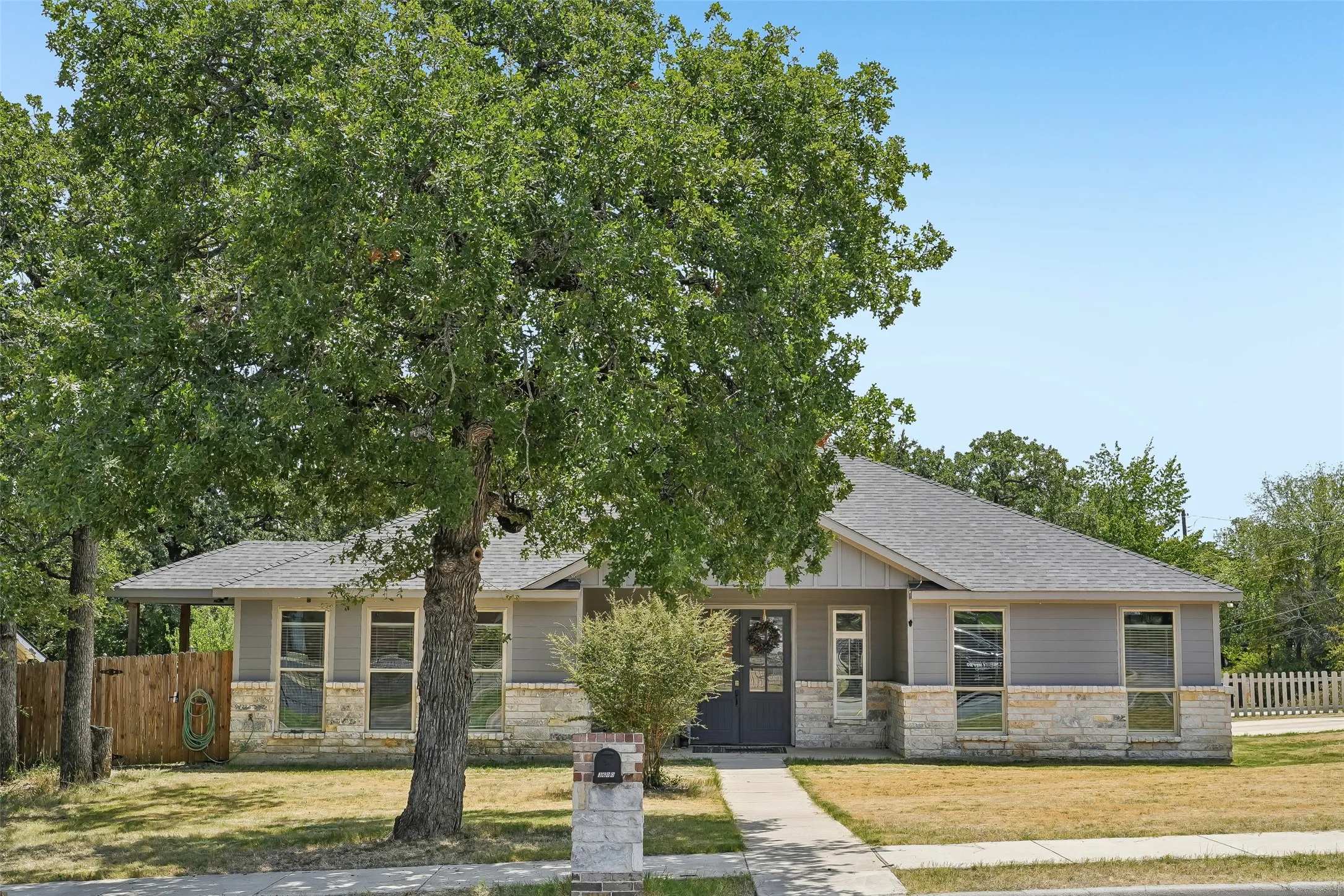 Single Family Residence For Sale in Tarrant County , 3600 Martin Street, Fort Worth, Texas 76119, 4 Bedroom, 3 Bathroom, 2 Garage spaces, 2,095 Sqft, built in 2022, mls#21363074, Real Estate Agent in Fort Worth, Homes For Sale in Tarrant county, Homes For Sale in Fort Worth, Realtor in Fort Worth Texas, Real Estate Brokerage Independent Realty Texas, Luminita Cordes Realtor