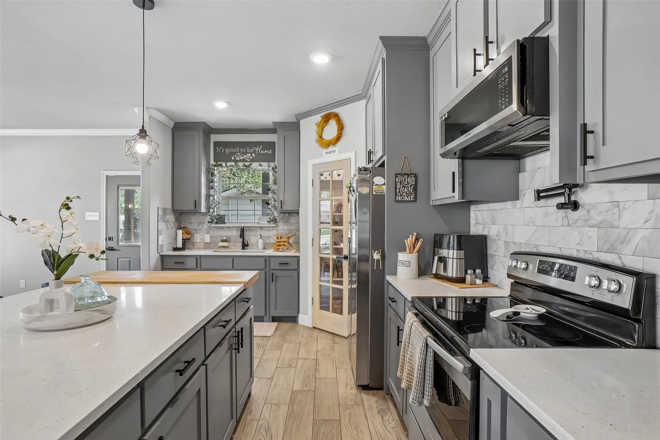 Single Family Residence For Sale in Tarrant County , 3600 Martin Street, Fort Worth, Texas 76119, 4 Bedroom, 3 Bathroom, 2 Garage spaces, 2,095 Sqft, built in 2022, mls#21363074, Real Estate Agent in Fort Worth, Homes For Sale in Tarrant county, Homes For Sale in Fort Worth, Realtor in Fort Worth Texas, Real Estate Brokerage Independent Realty Texas, Luminita Cordes Realtor